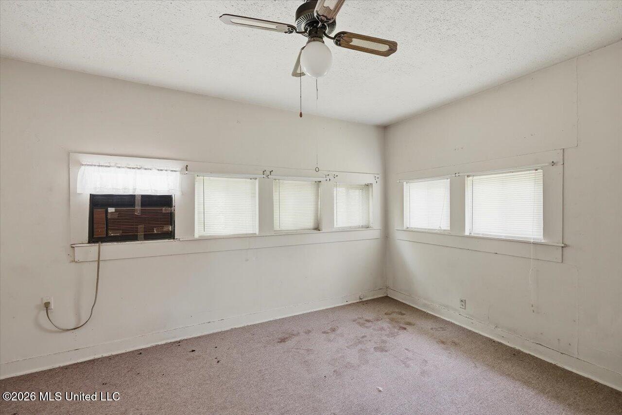 104 W Bell Avenue Property Photo 13