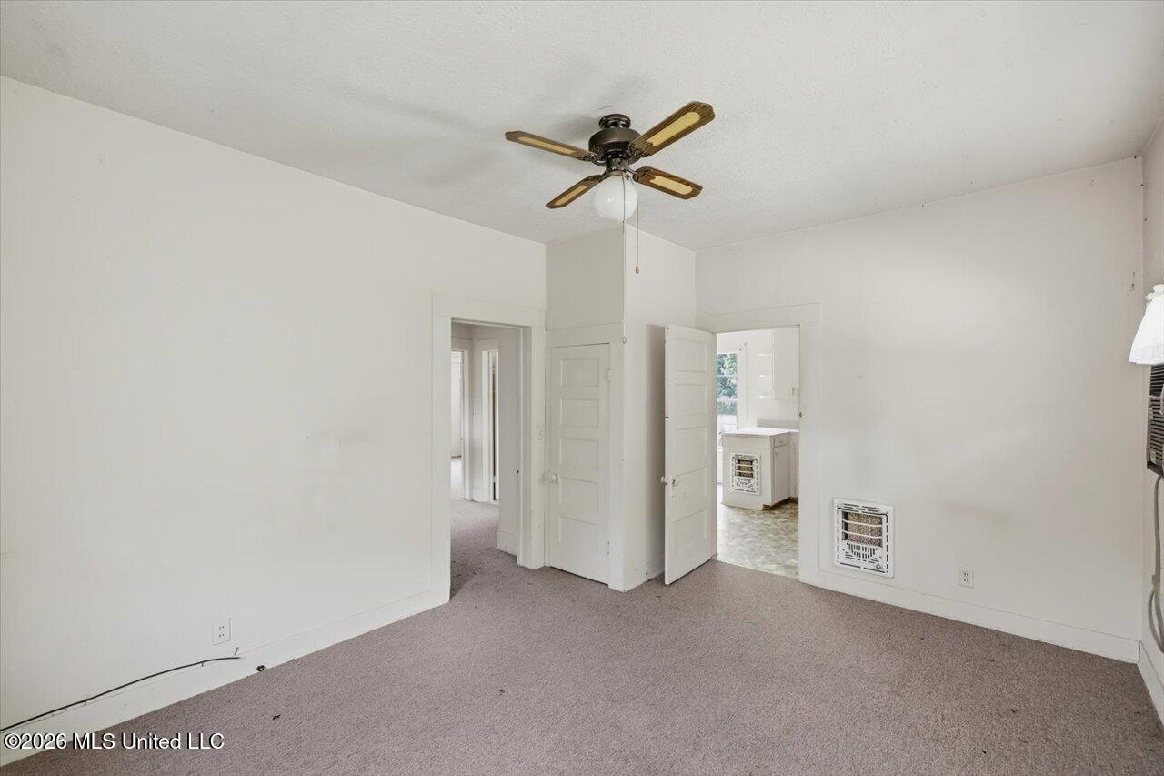 104 W Bell Avenue Property Photo 14