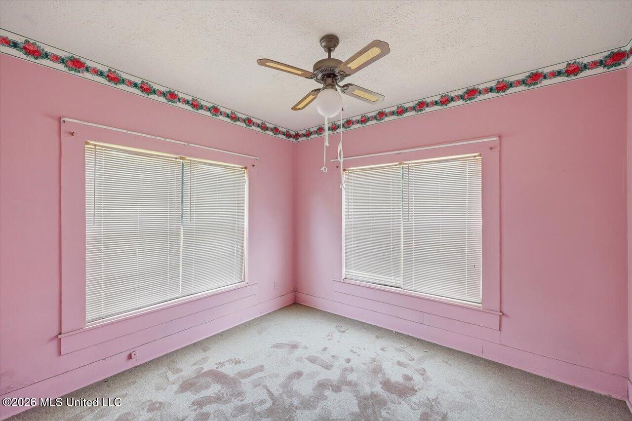 104 W Bell Avenue Property Photo 16