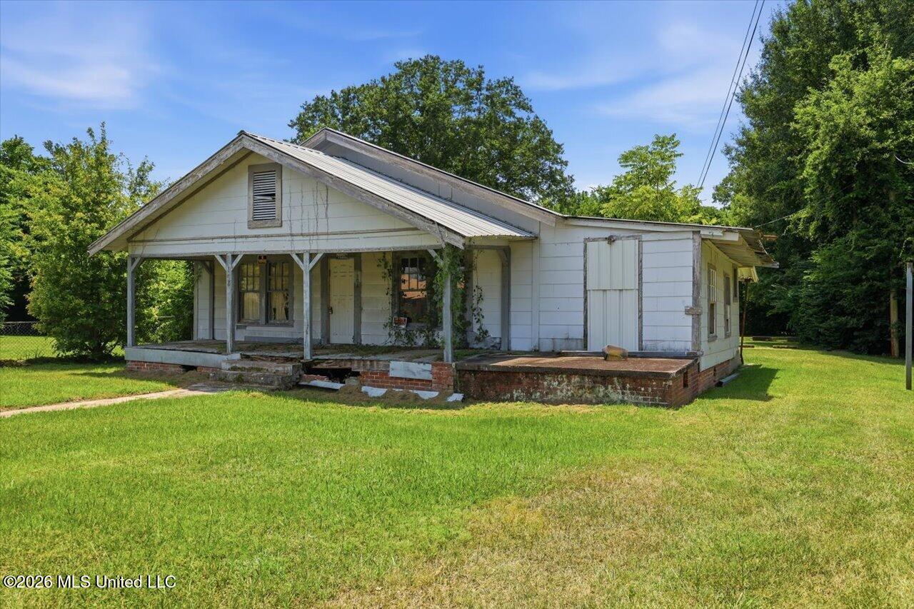 106 W Bell Avenue Property Photo 2