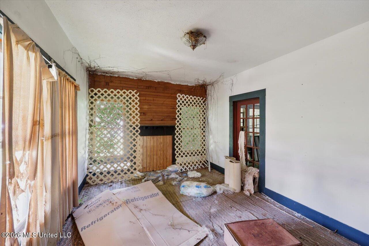 106 W Bell Avenue Property Photo 4