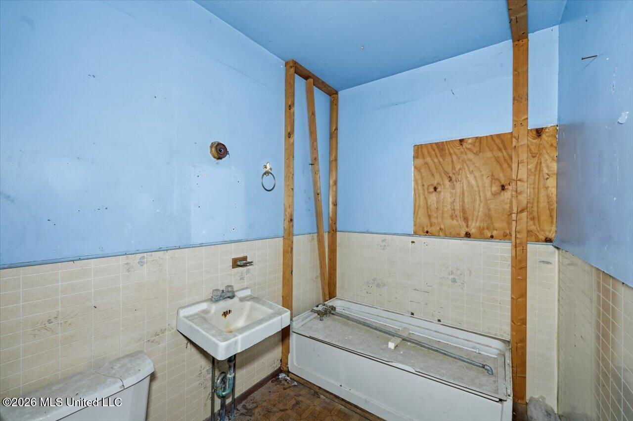 106 W Bell Avenue Property Photo 9
