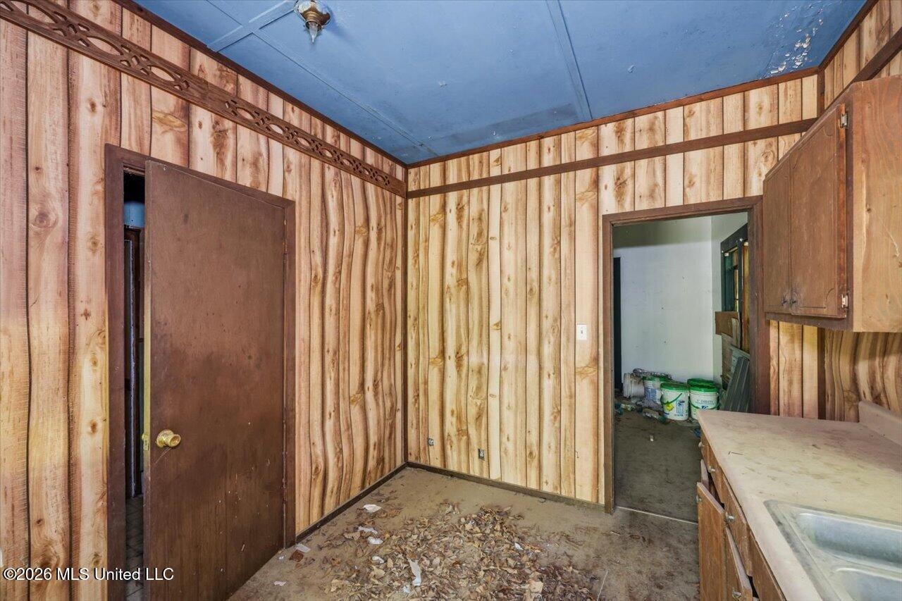 106 W Bell Avenue Property Photo 16