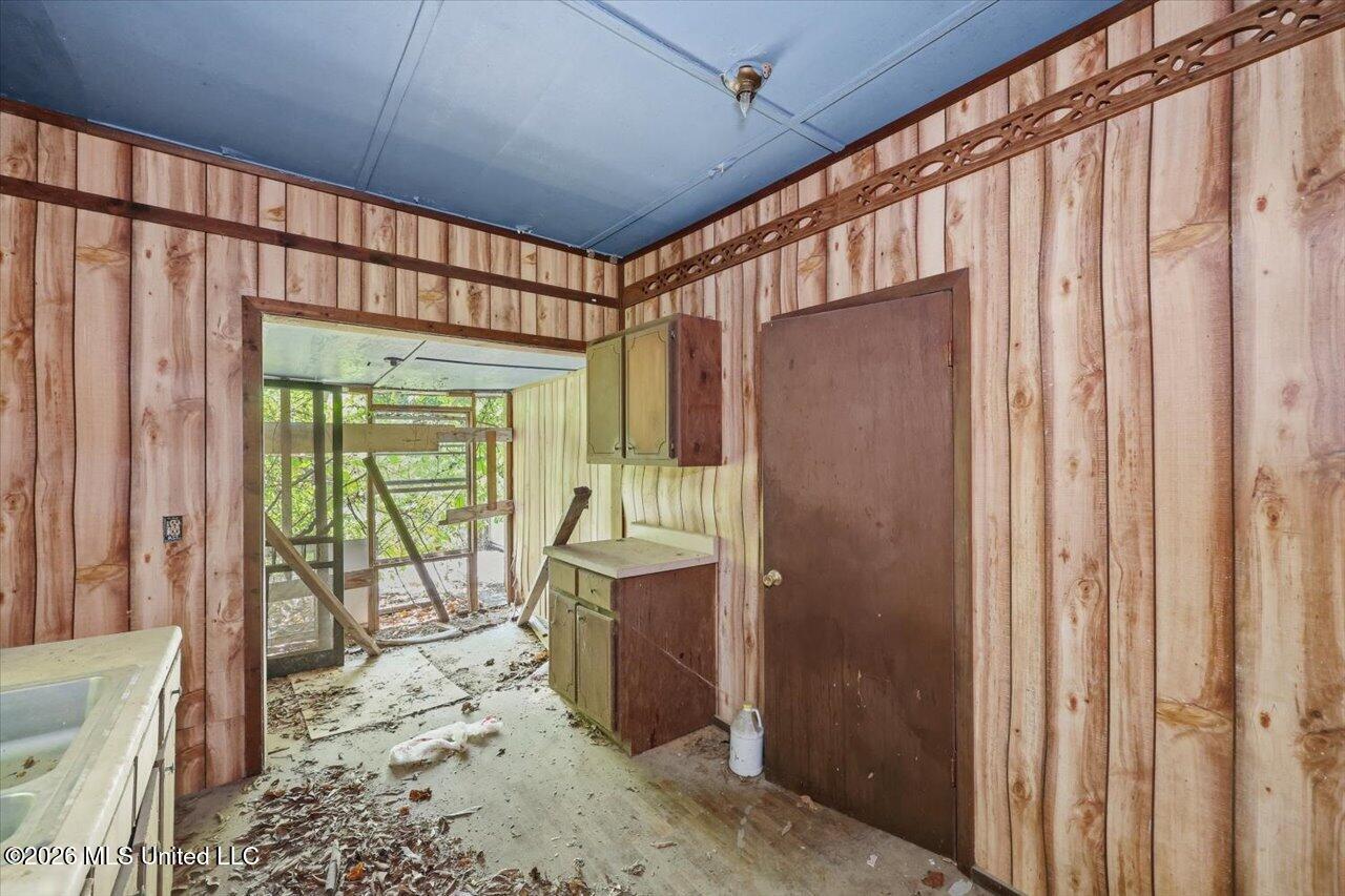 106 W Bell Avenue Property Photo 17