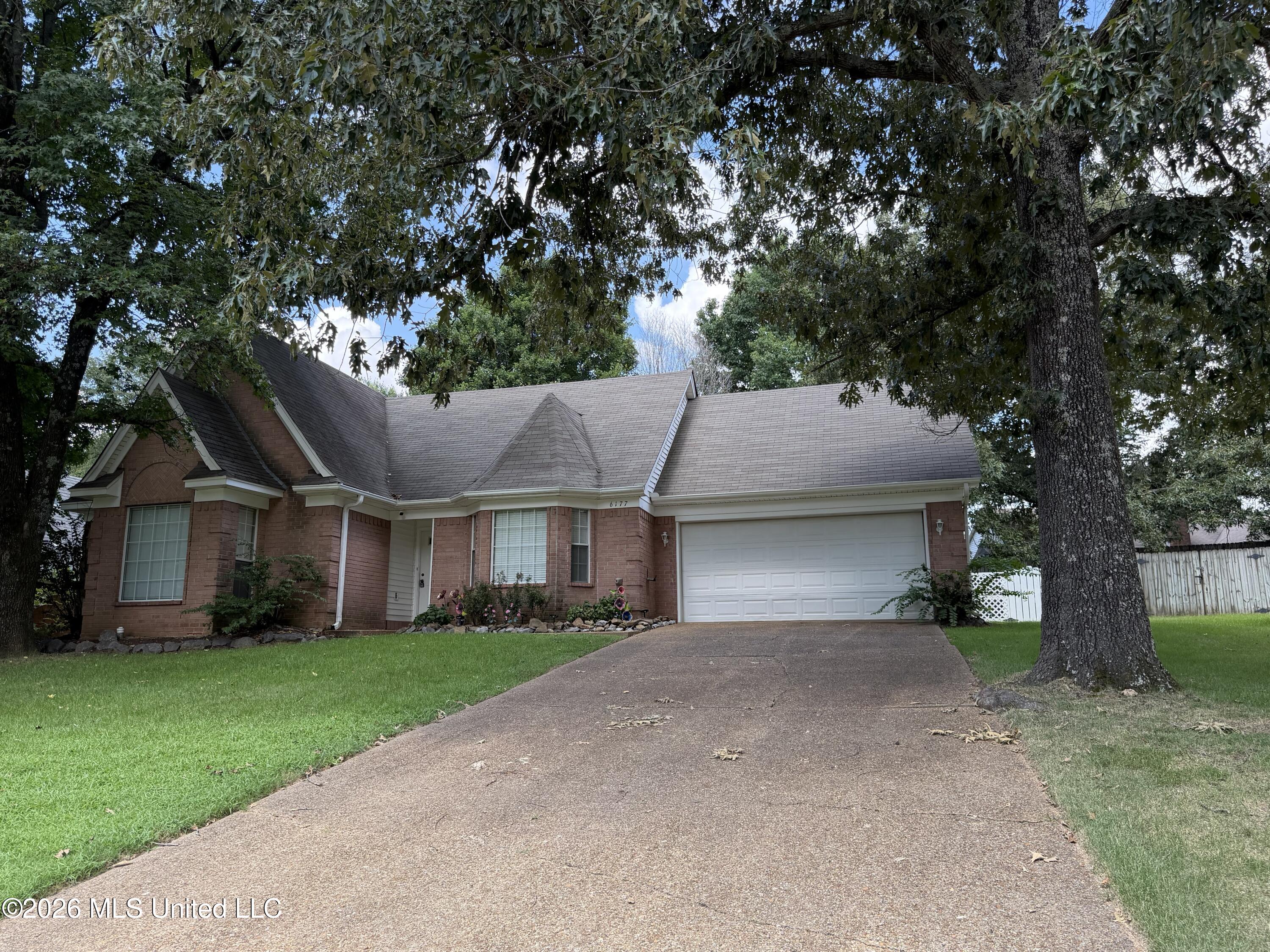6177 Seminole Drive Property Photo 2