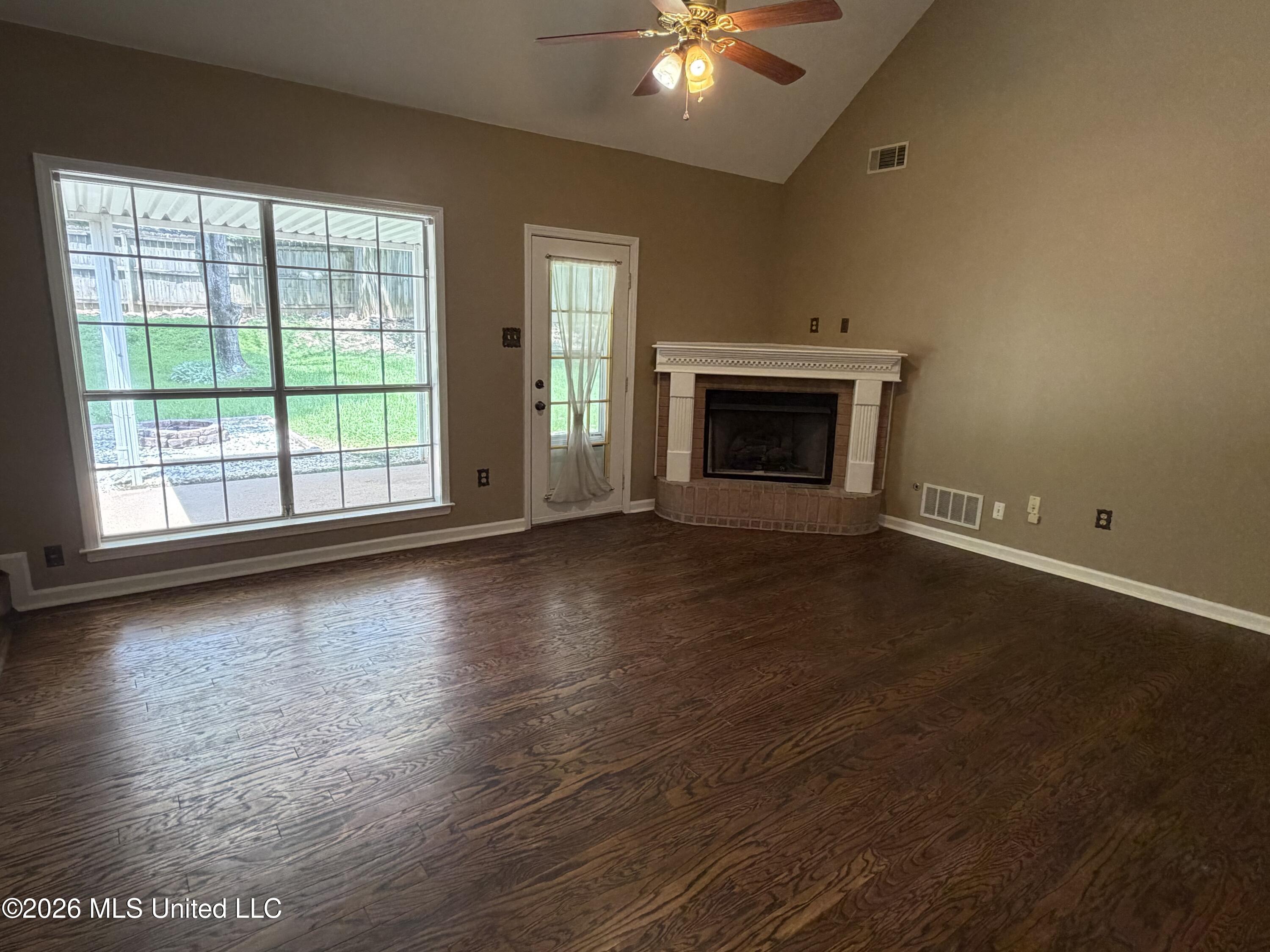 6177 Seminole Drive Property Photo 3