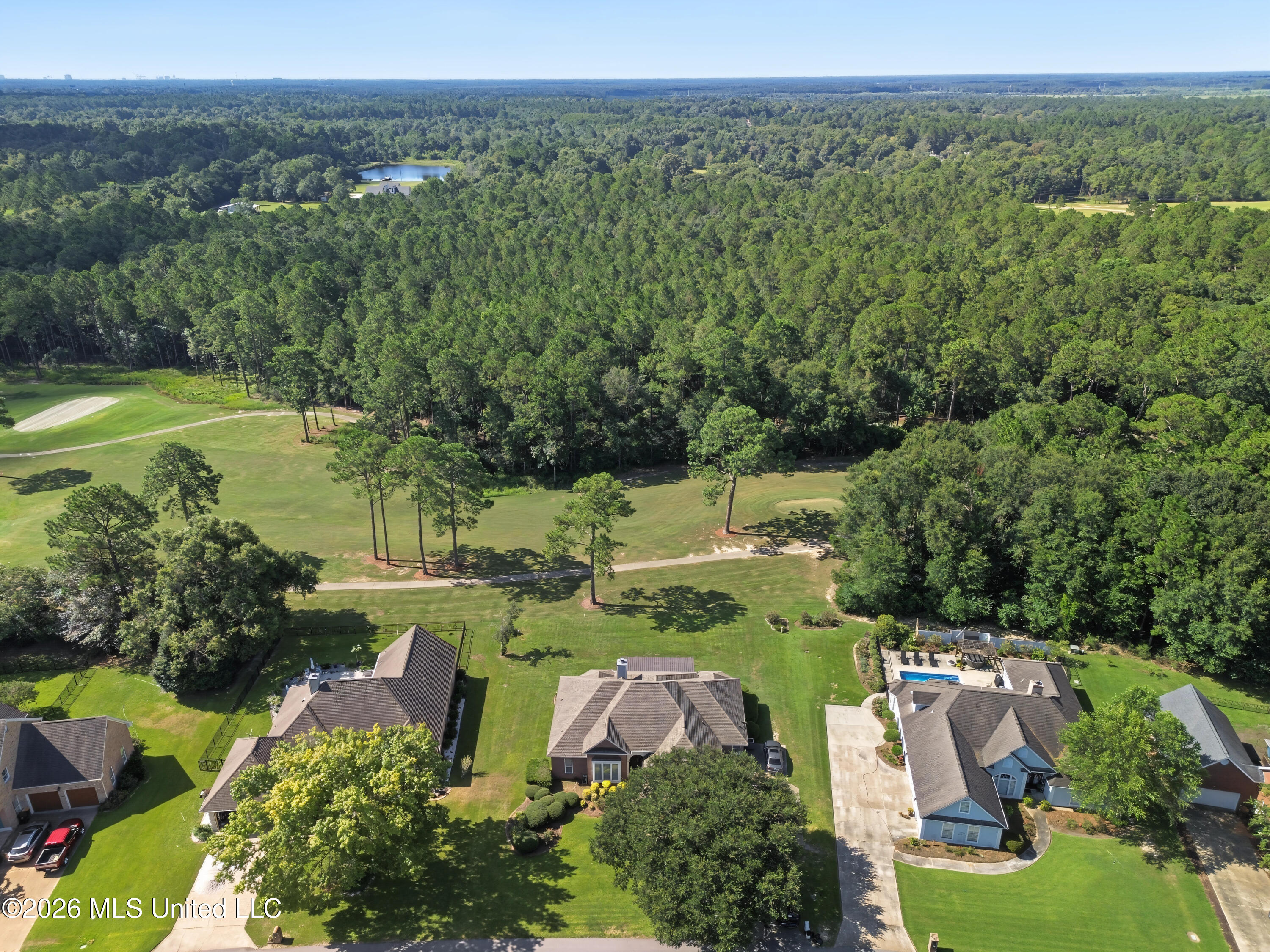 19536 Champion Circle Property Photo 2