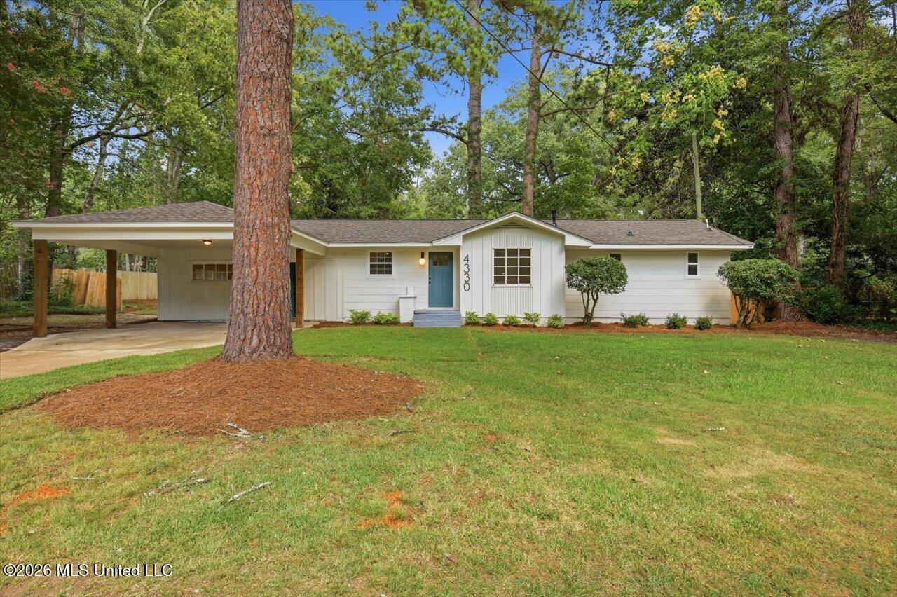 4330 Manhassett Drive Property Photo 3