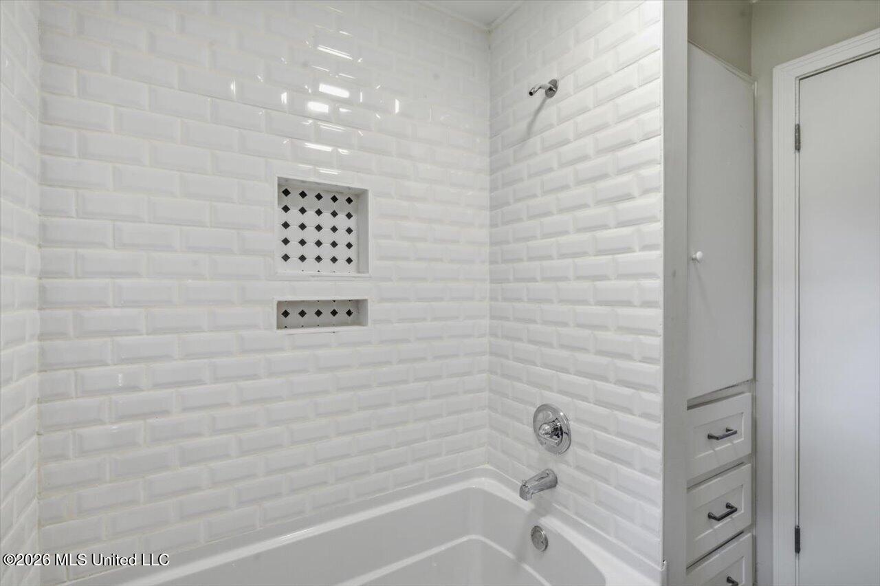 4330 Manhassett Drive Property Photo 28