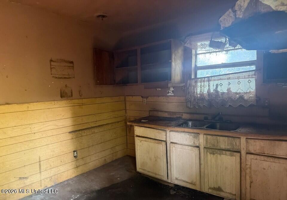 453 Main Street Property Photo 6