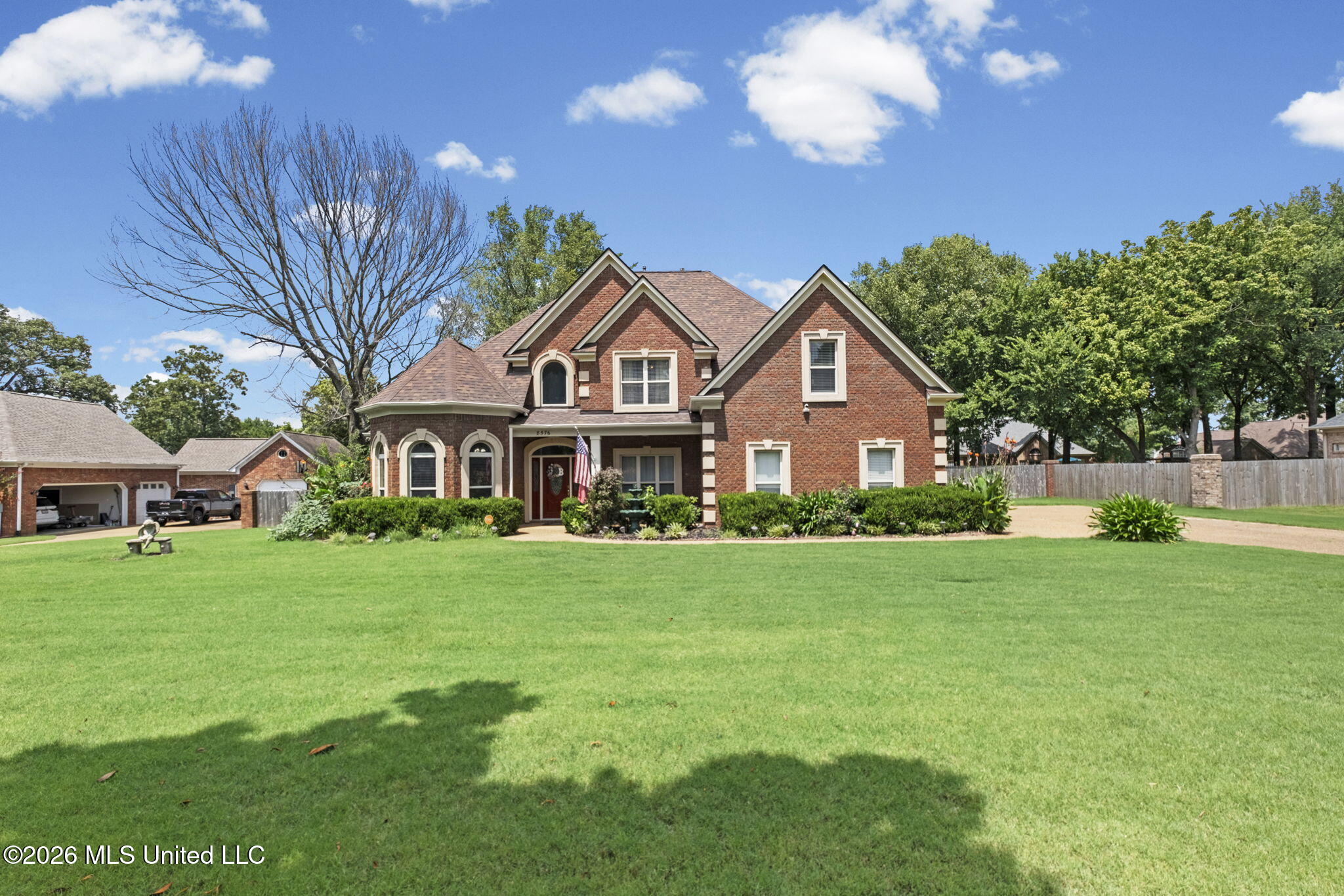8576 Saddle Creek Drive Property Photo 1