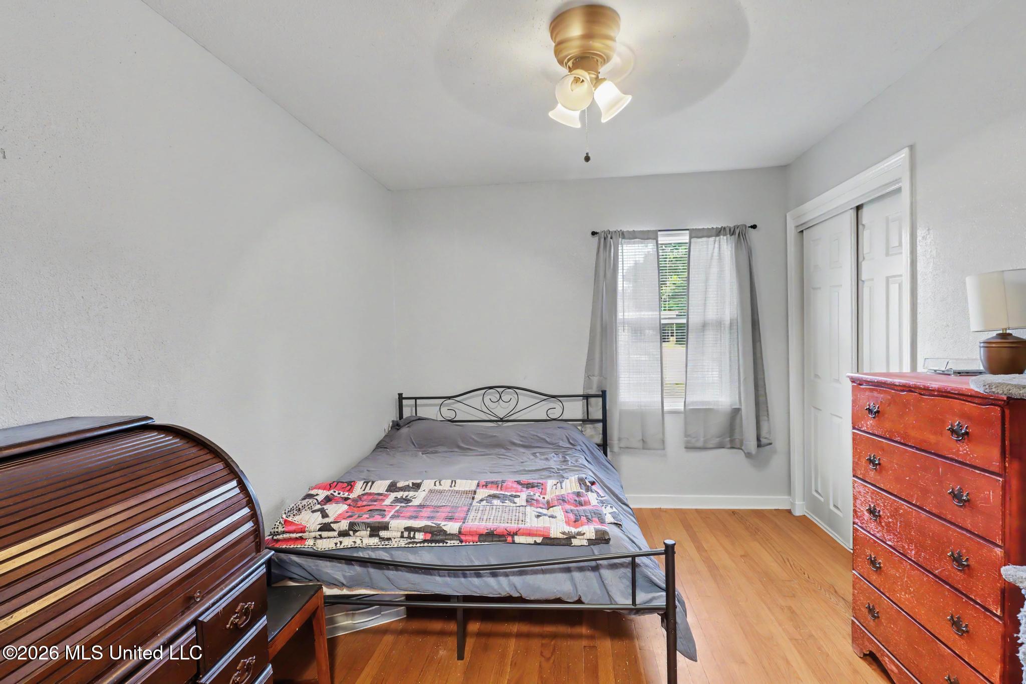 323 Rich Avenue Property Photo 8