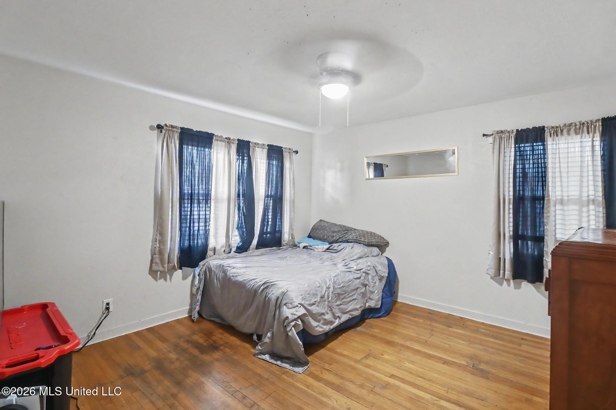 323 Rich Avenue Property Photo 10