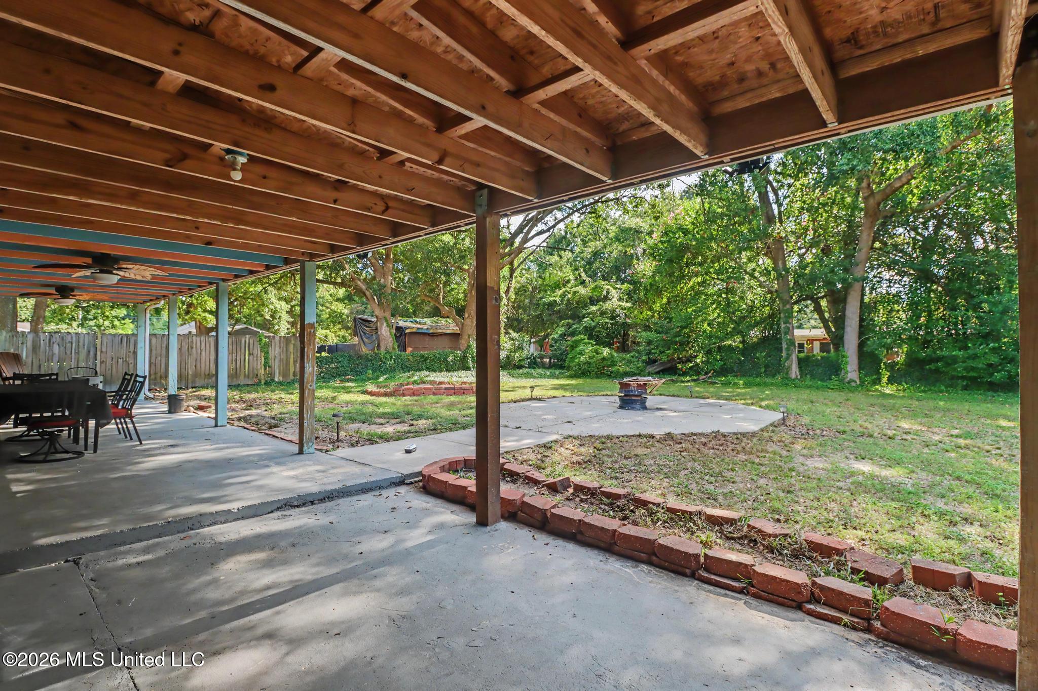 323 Rich Avenue Property Photo 13