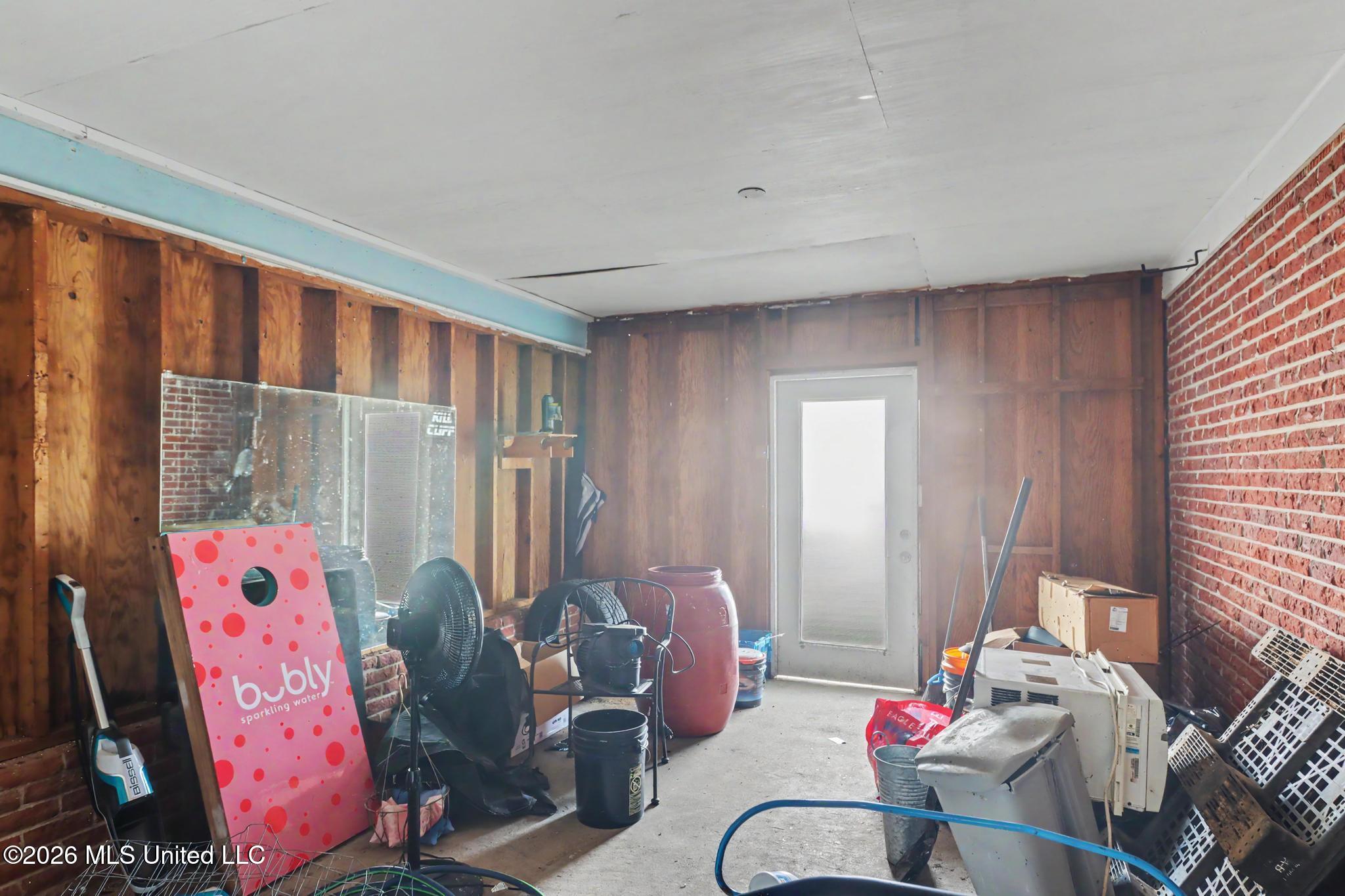 323 Rich Avenue Property Photo 17