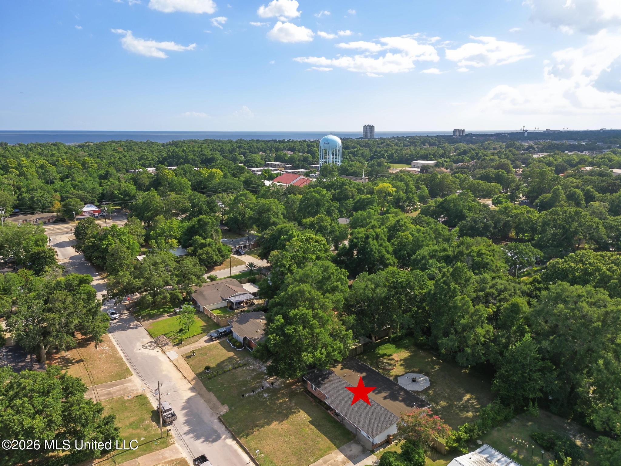 323 Rich Avenue Property Photo 19