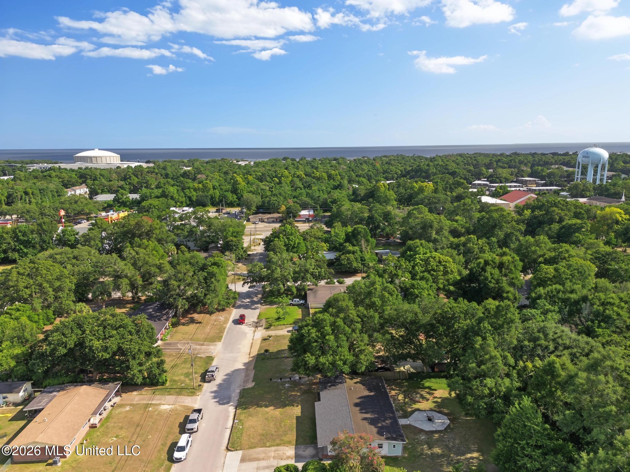323 Rich Avenue Property Photo 21