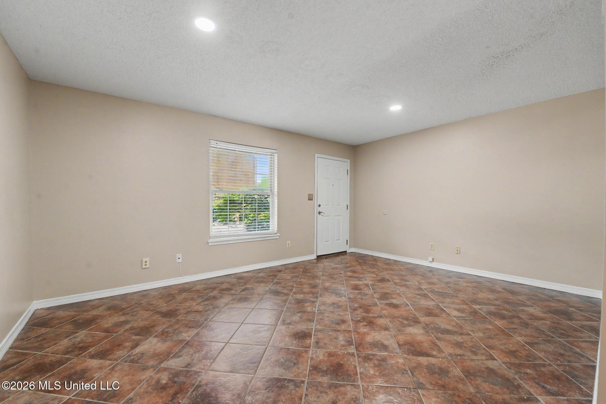 1550 E 2nd Street Property Photo 4
