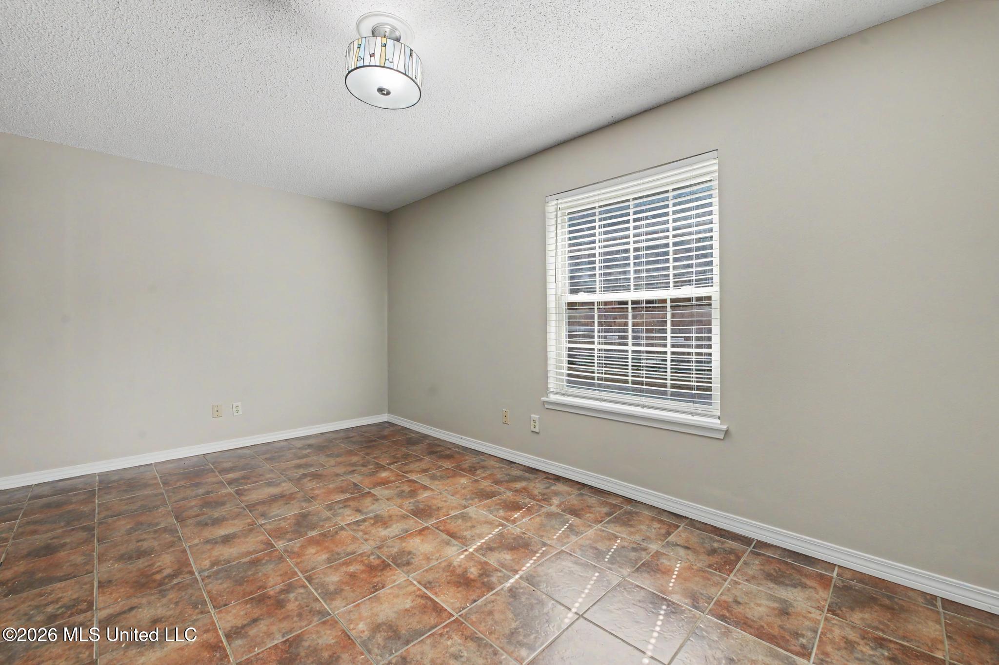 1550 E 2nd Street Property Photo 6