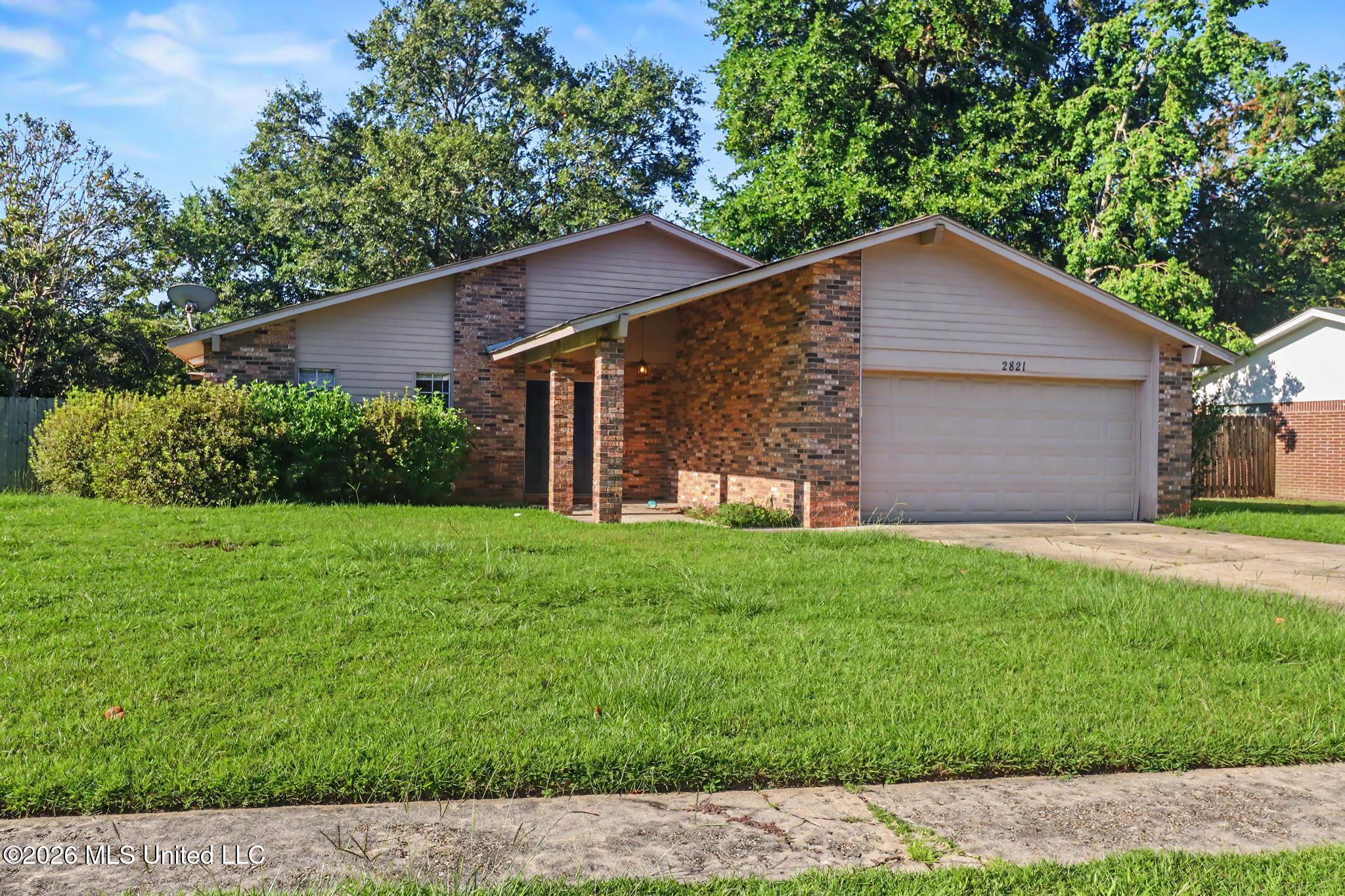 2821 Lawnwood Drive Property Photo 1