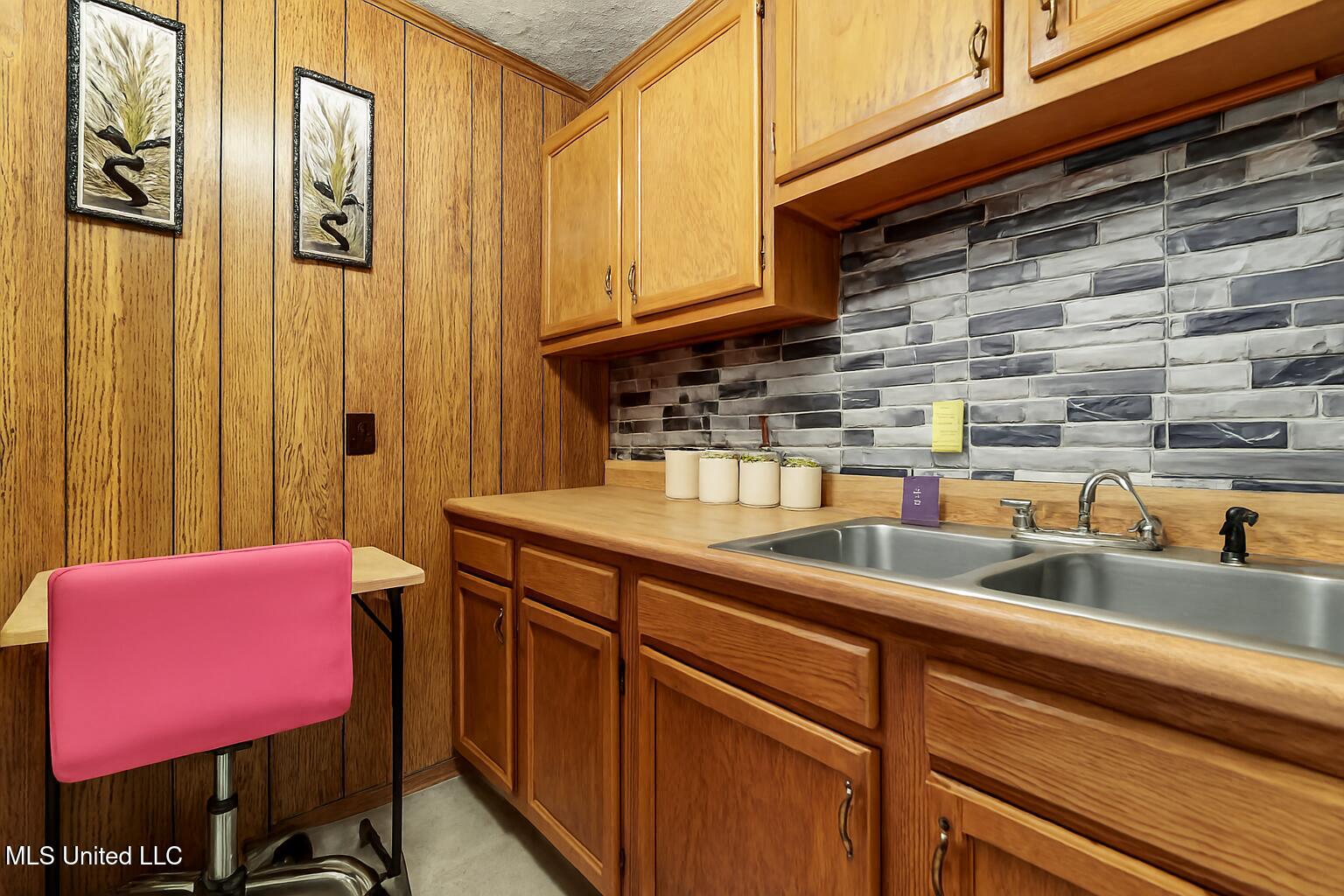 12001 Mobile Avenue Property Photo 12