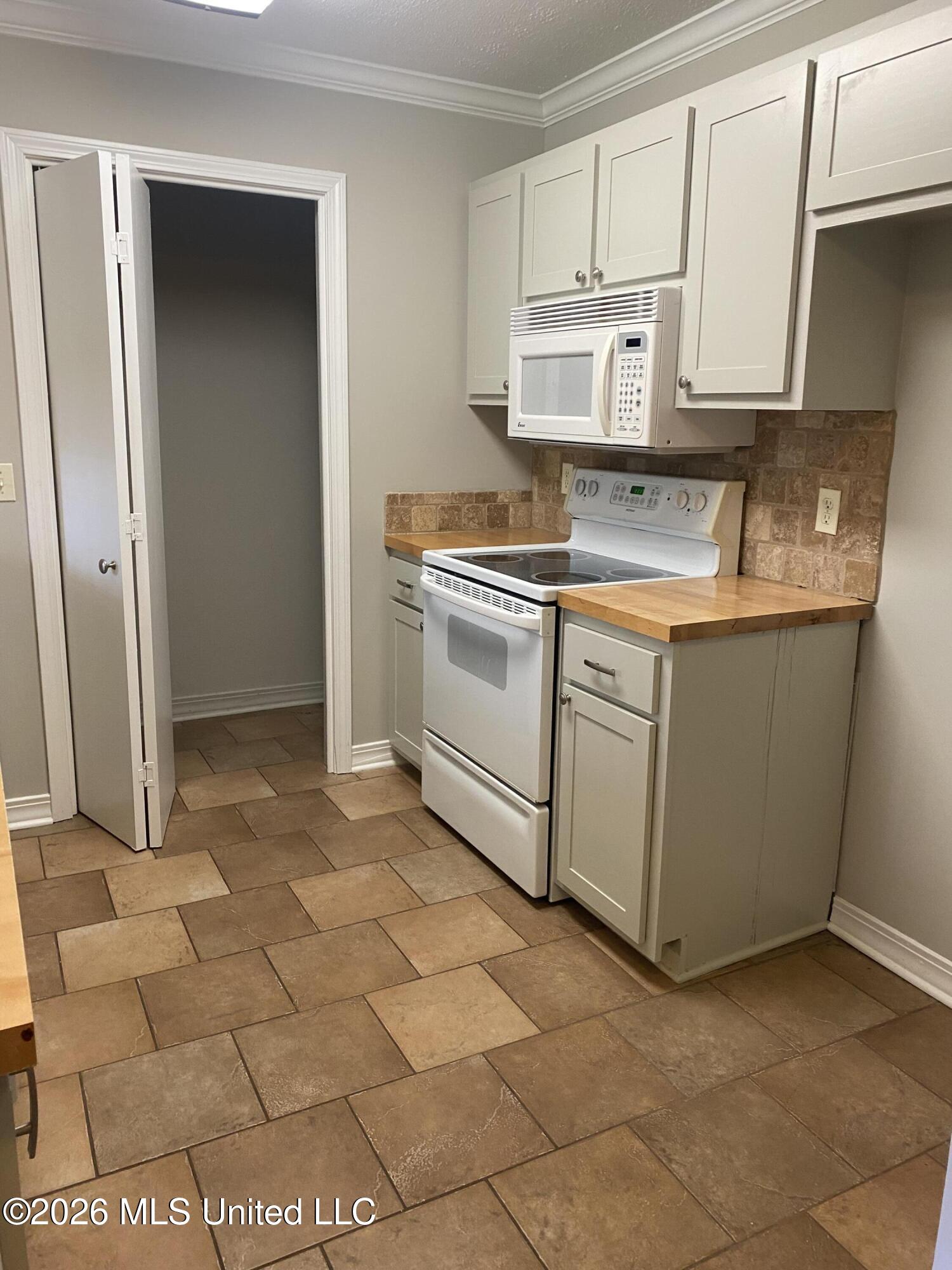 55 Woodlake Drive Property Photo 26