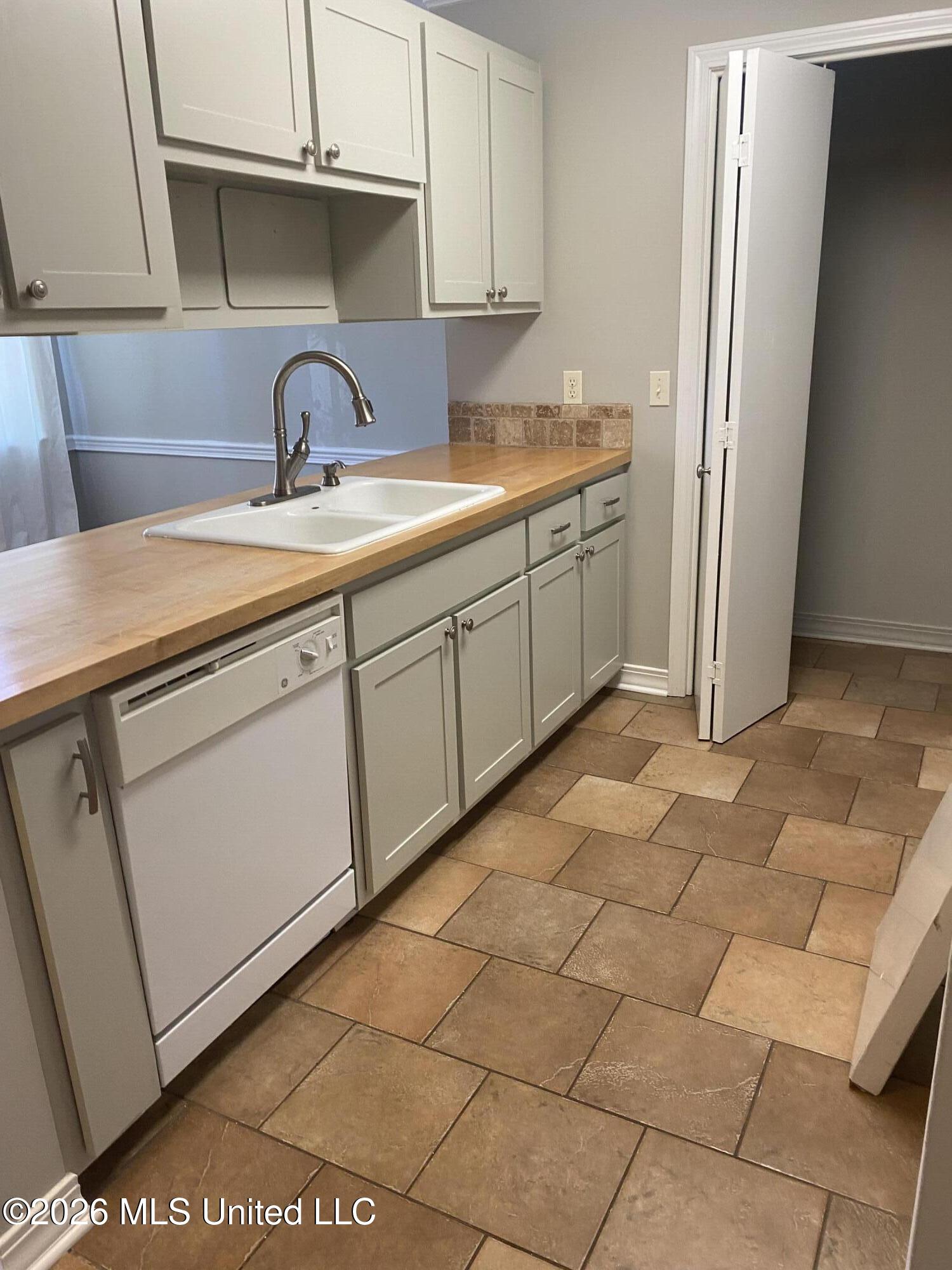 55 Woodlake Drive Property Photo 27
