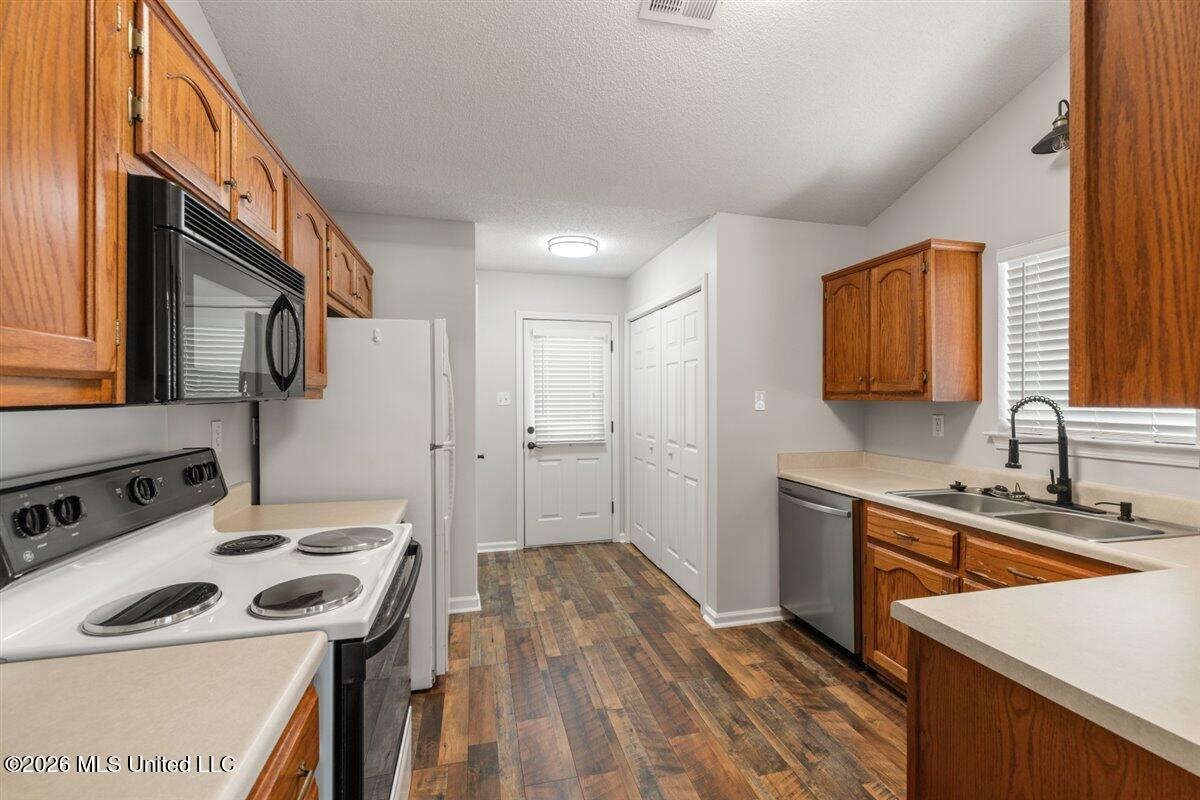 5428 Bradley Drive Property Photo 9