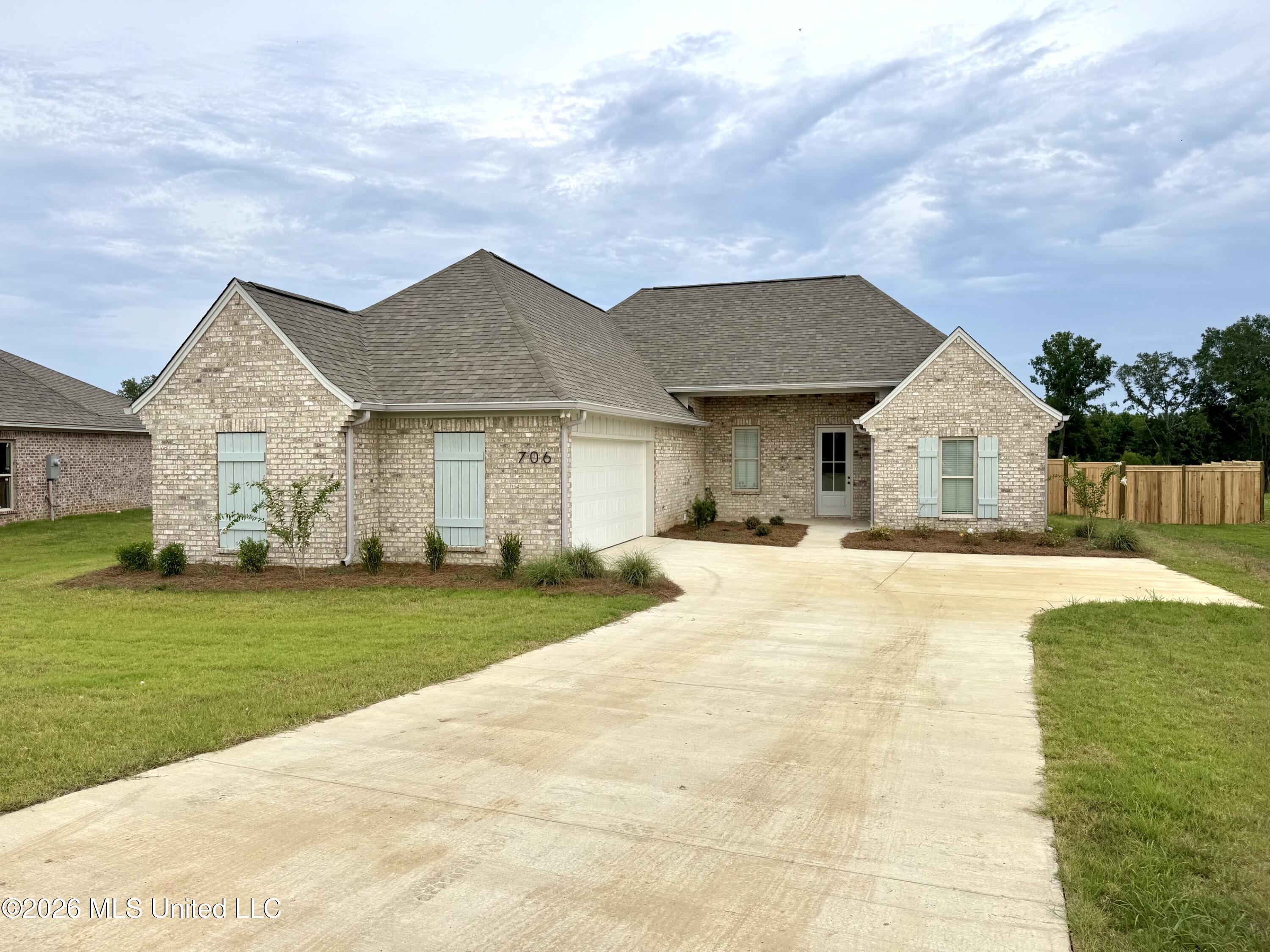 706 Kathleen Drive Way Property Photo 1