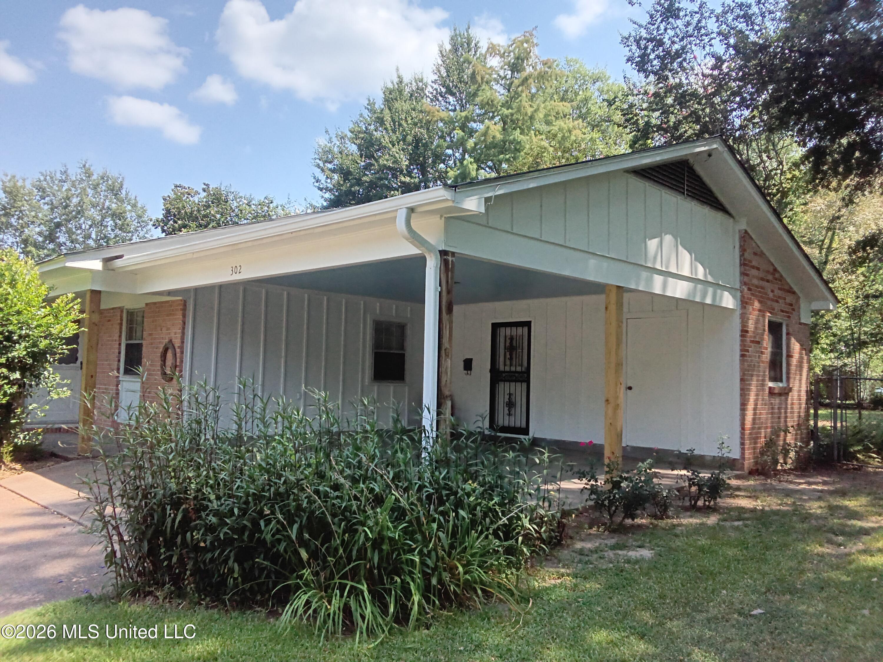 302 Youngblood Street Property Photo 6