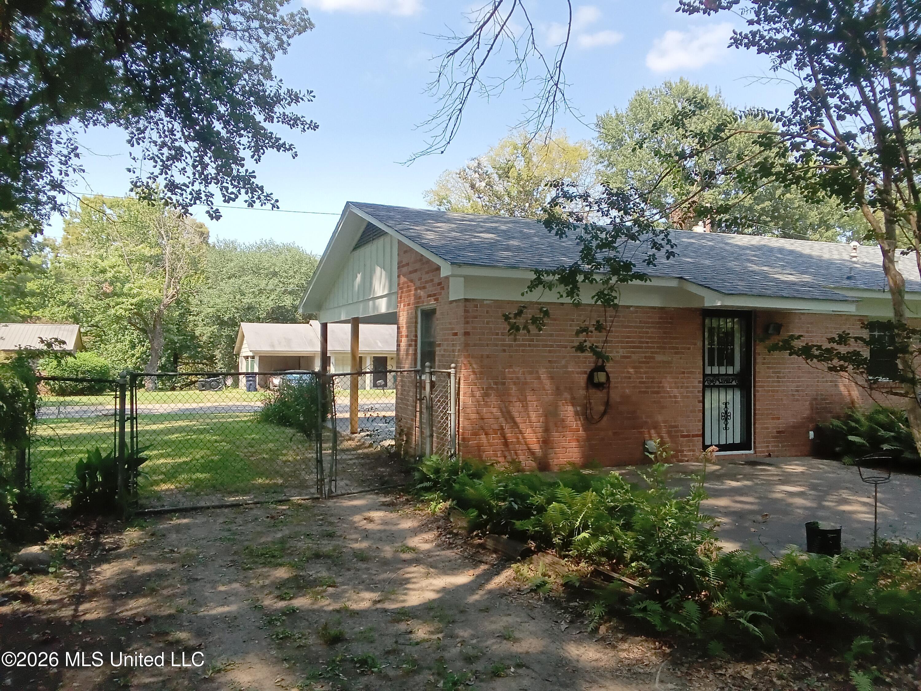 302 Youngblood Street Property Photo 10