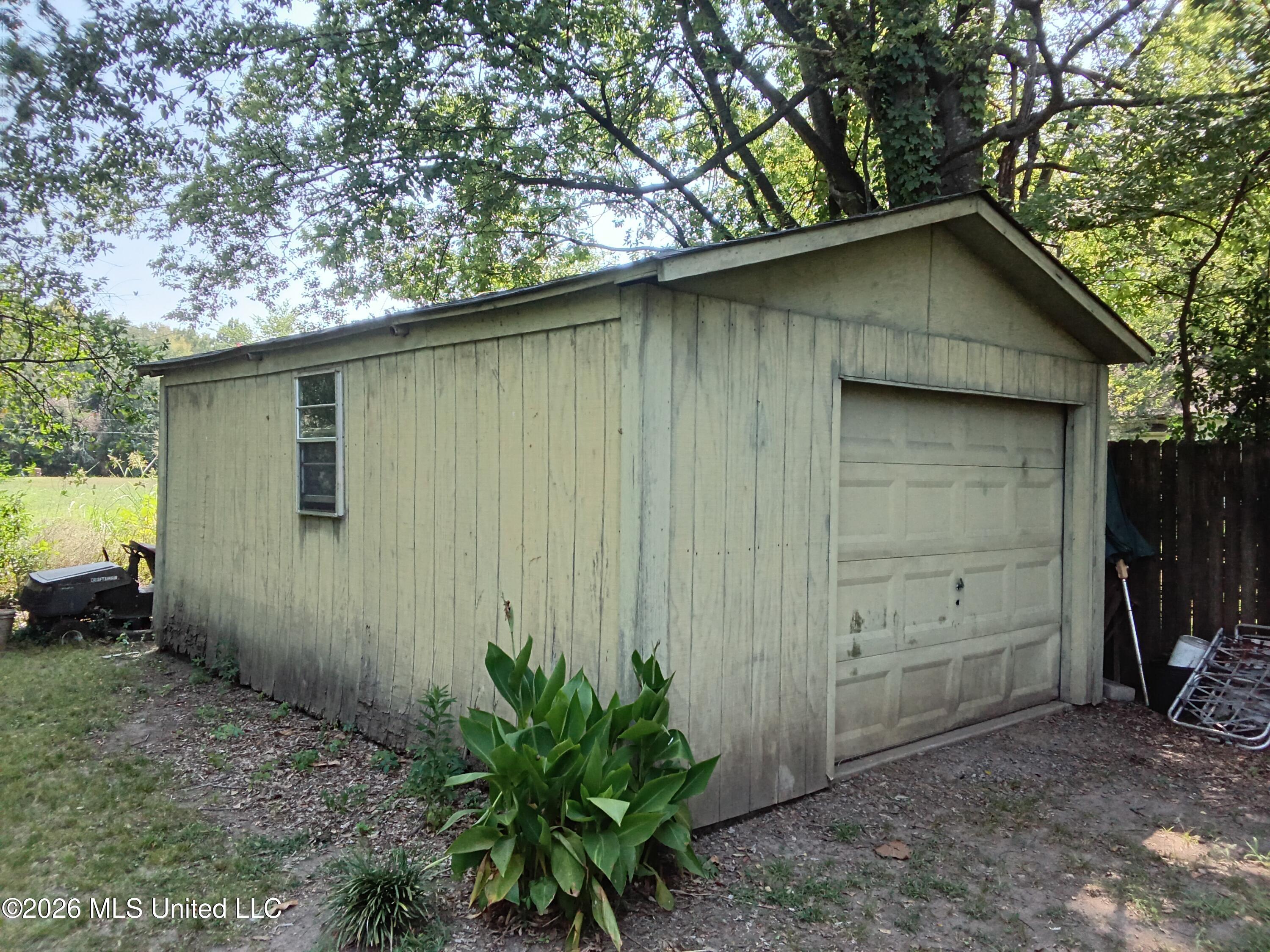 302 Youngblood Street Property Photo 45