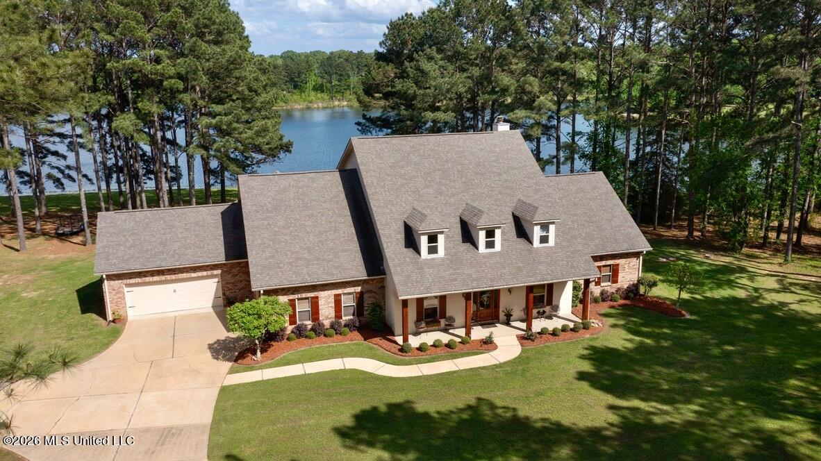 130 Pine Lake Cove Property Photo 1