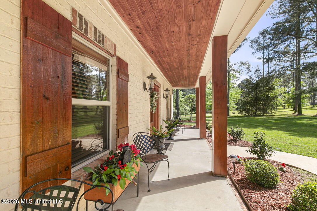 130 Pine Lake Cove Property Photo 6