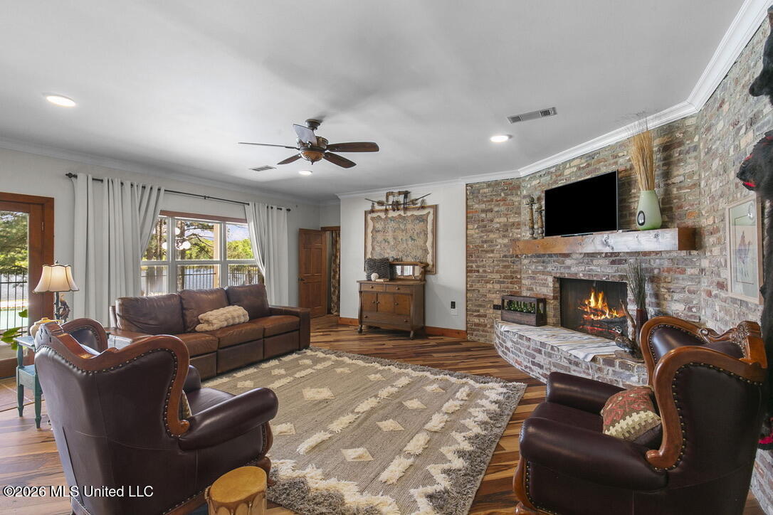 130 Pine Lake Cove Property Photo 8