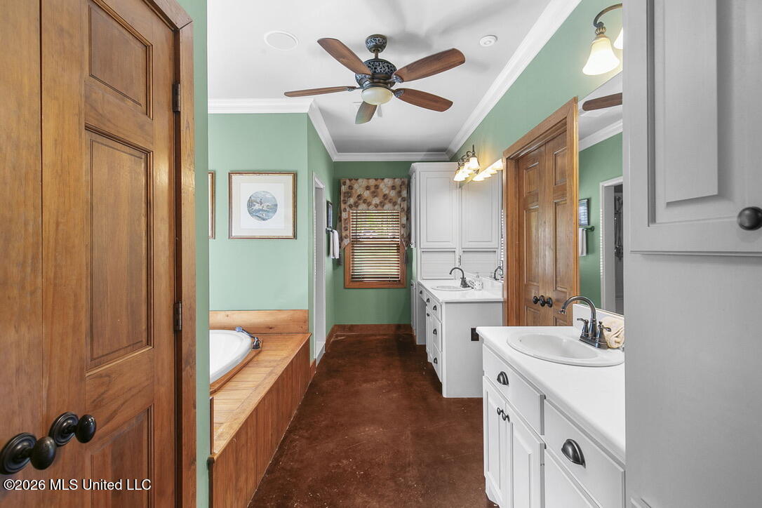 130 Pine Lake Cove Property Photo 17