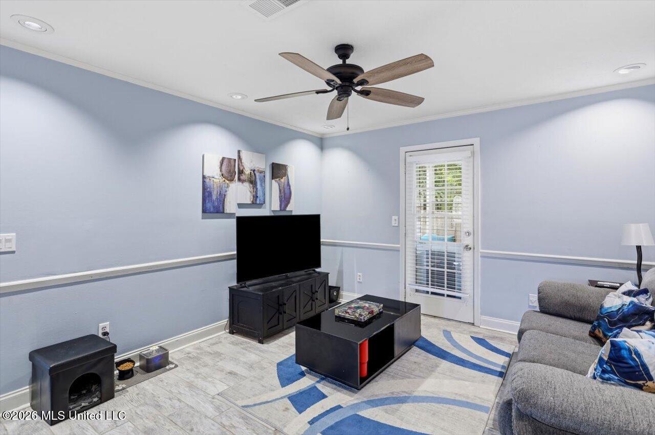 429 Vining Court Property Photo 6