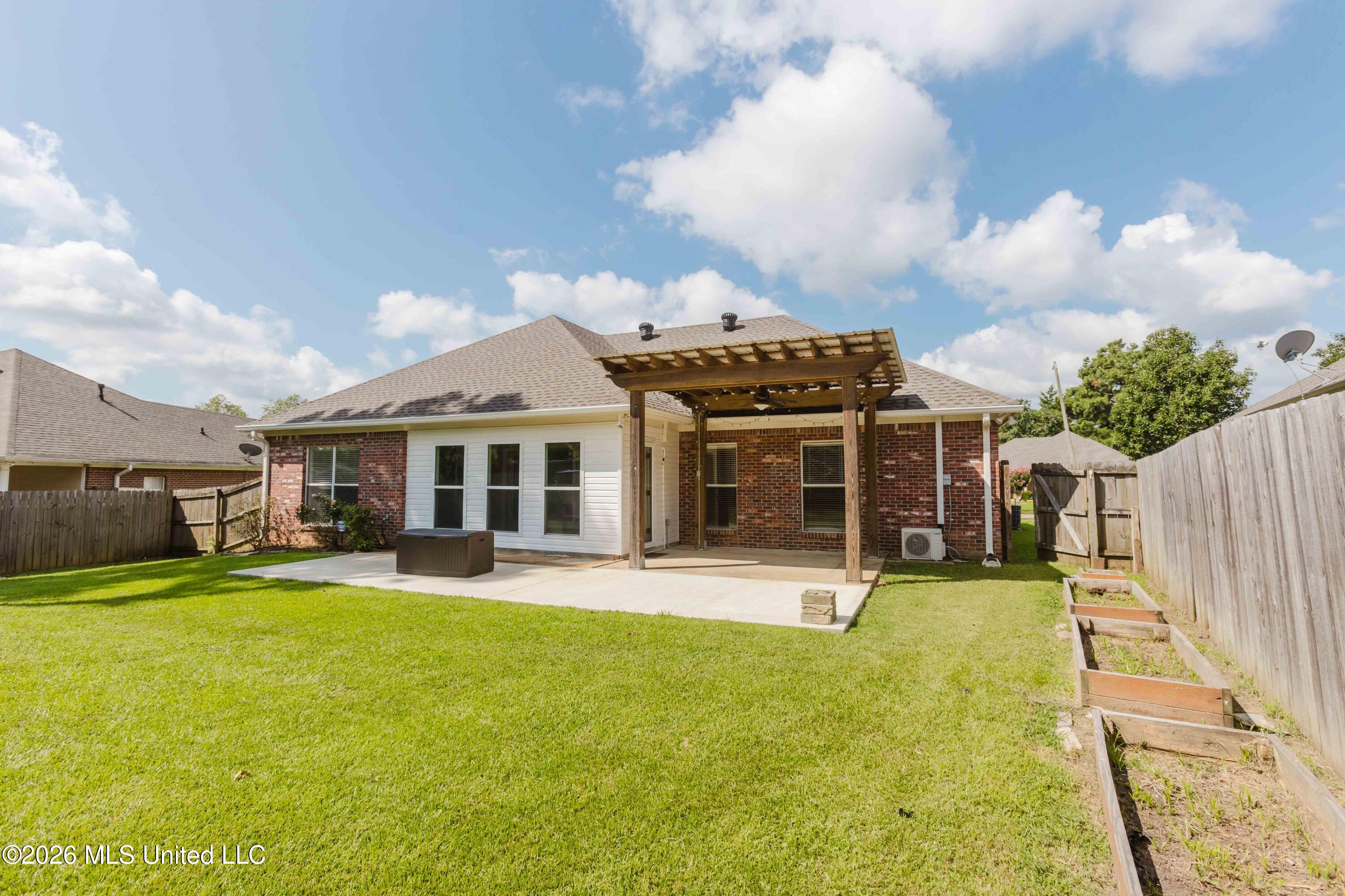 120 Susan Lane Property Photo 6