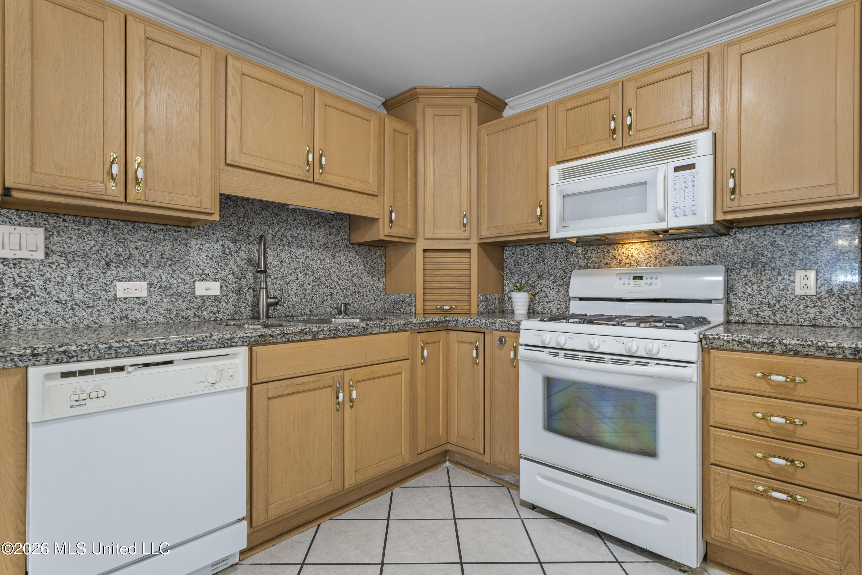 100 S Nicholson Avenue Property Photo 15