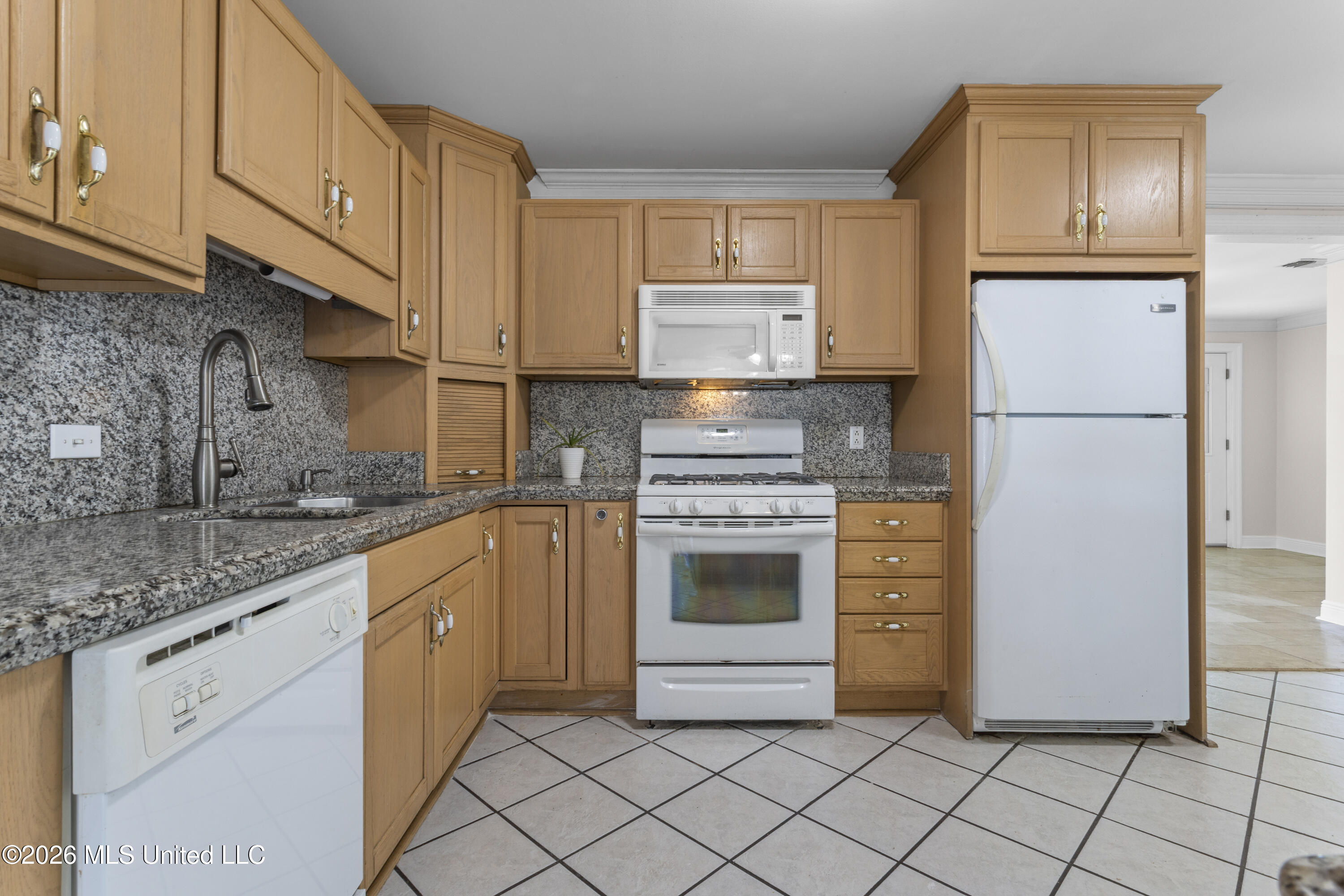 100 S Nicholson Avenue Property Photo 16