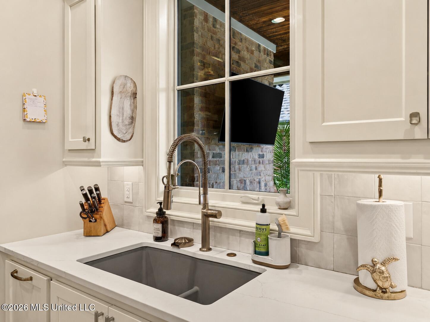 103 Summers Lane Property Photo 4