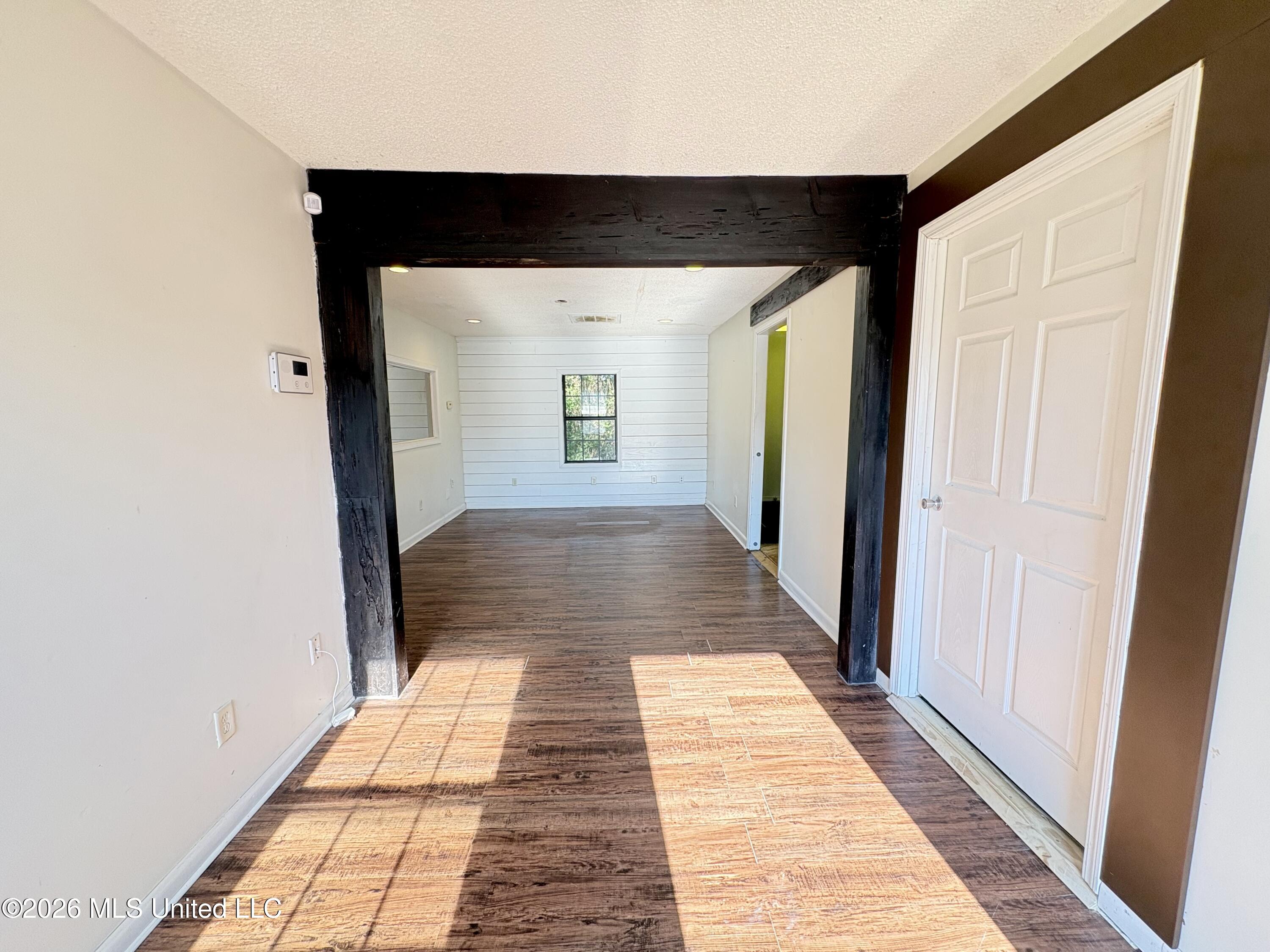 830 Lakeview Drive Property Photo 5