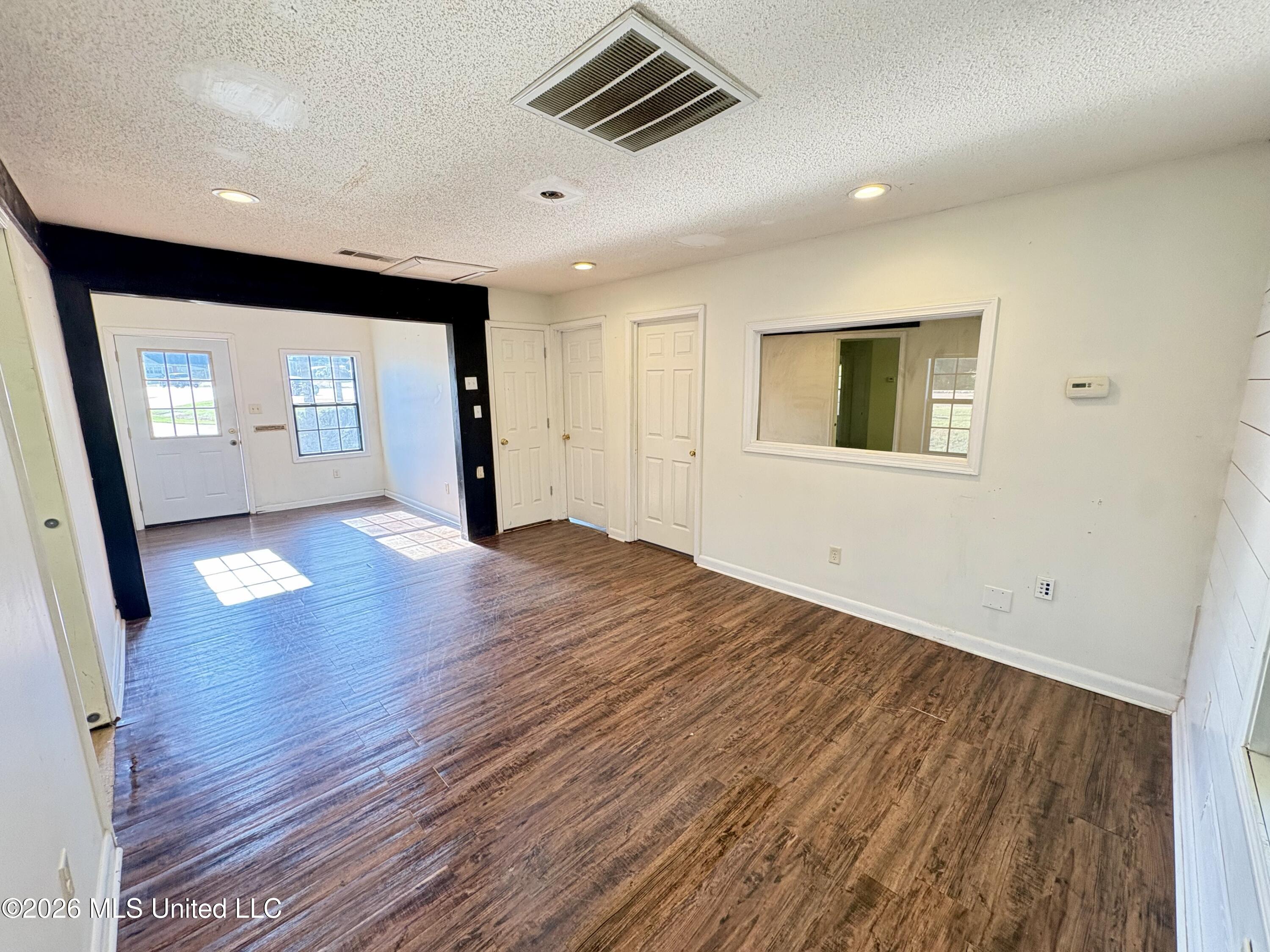 830 Lakeview Drive Property Photo 7
