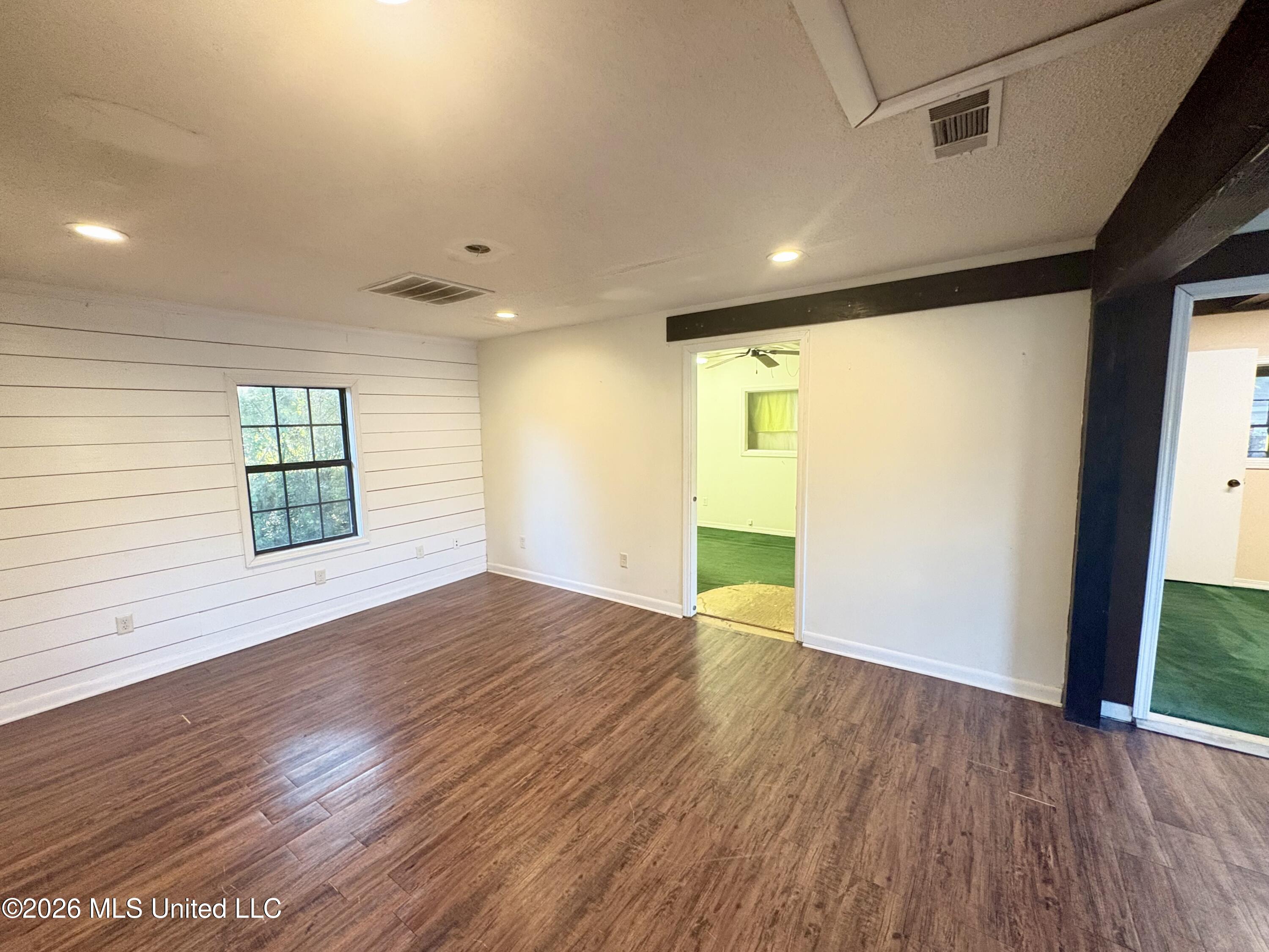 830 Lakeview Drive Property Photo 8