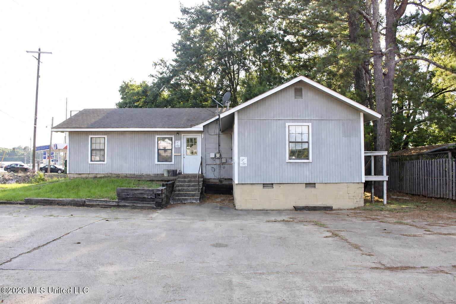830 Lakeview Drive Property Photo 23