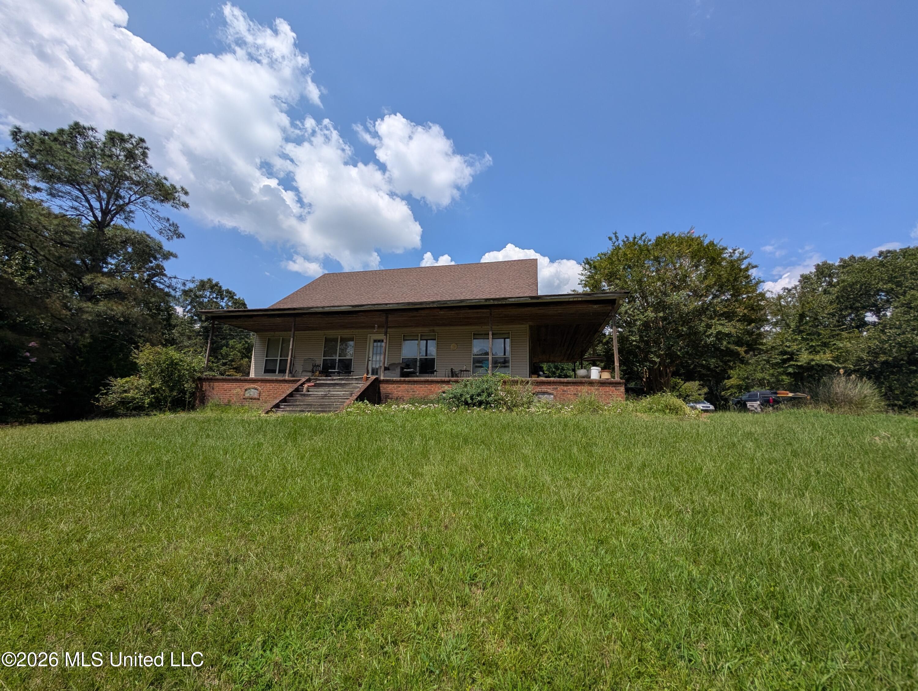 1055 Hays Crossing Property Photo 2