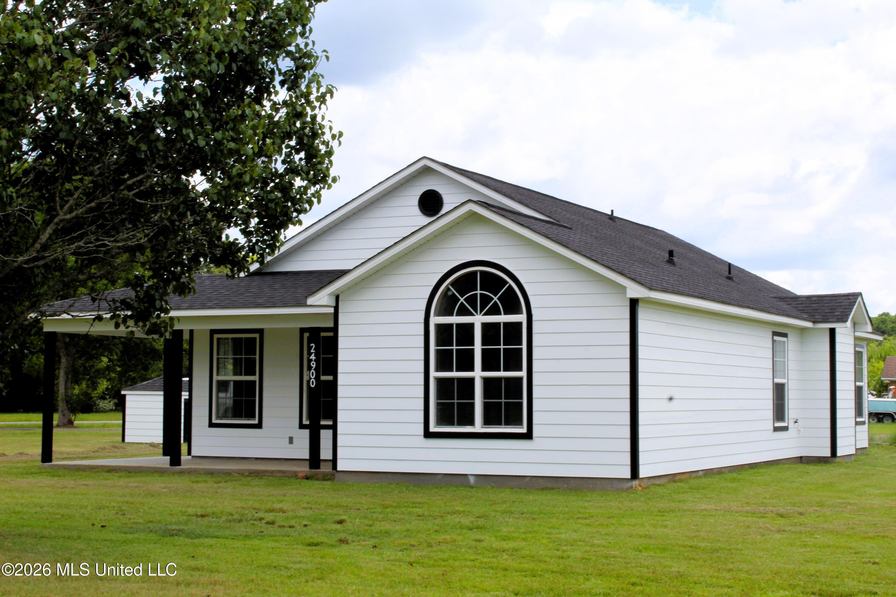 24900 Highway 613 Property Photo 3