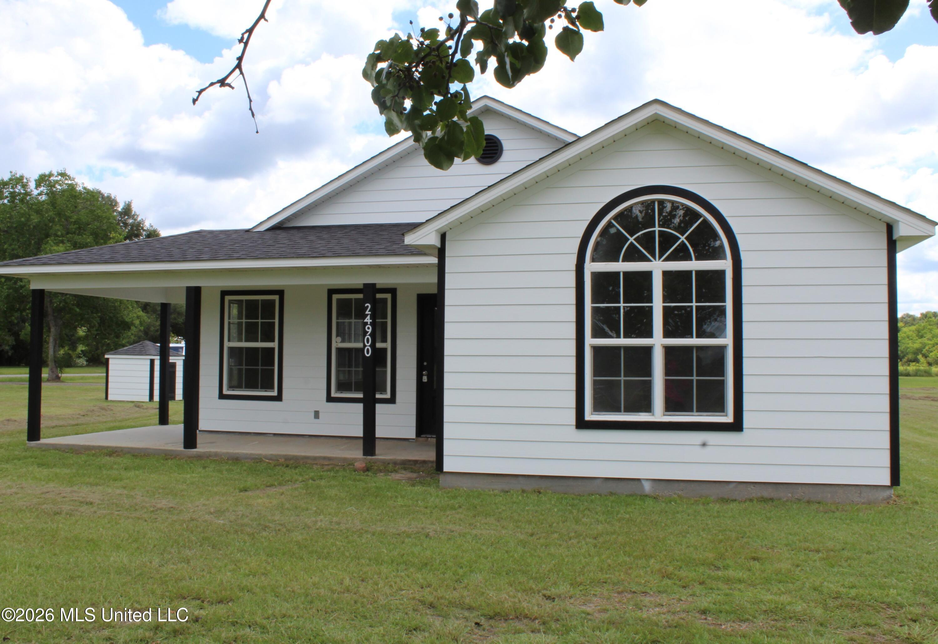 24900 Highway 613 Property Photo 4