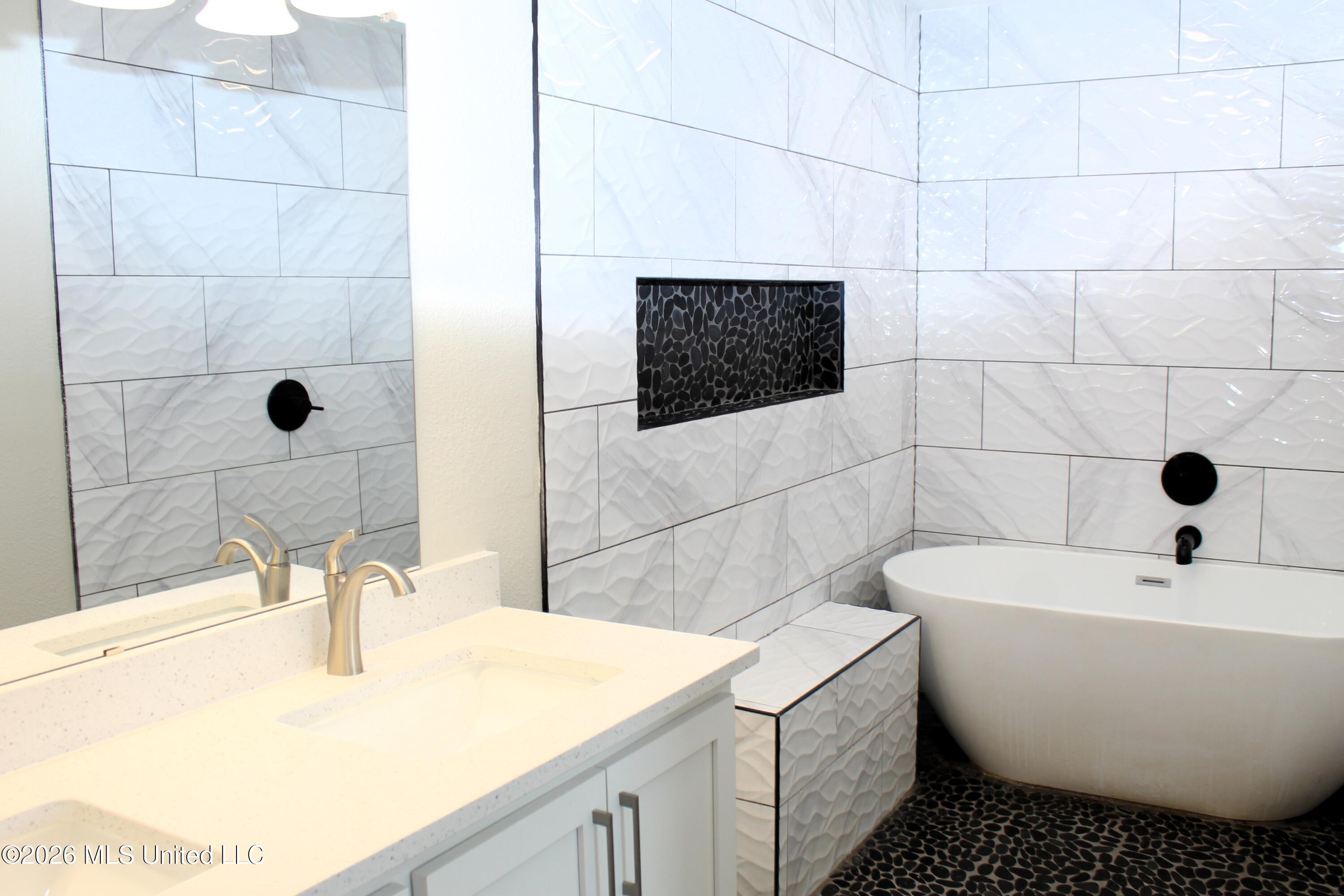 24900 Highway 613 Property Photo 14