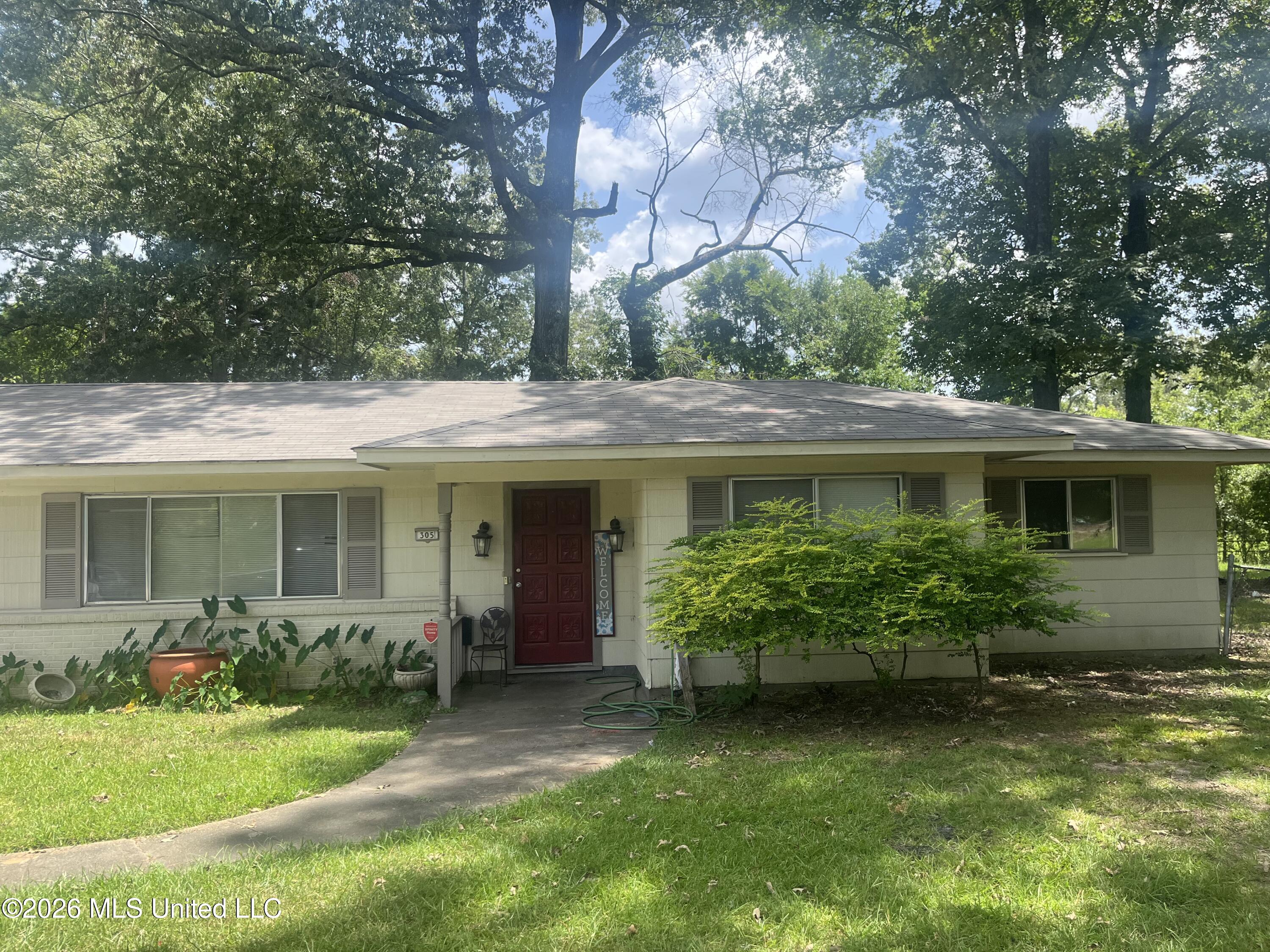 305 Francis Street Property Photo 1